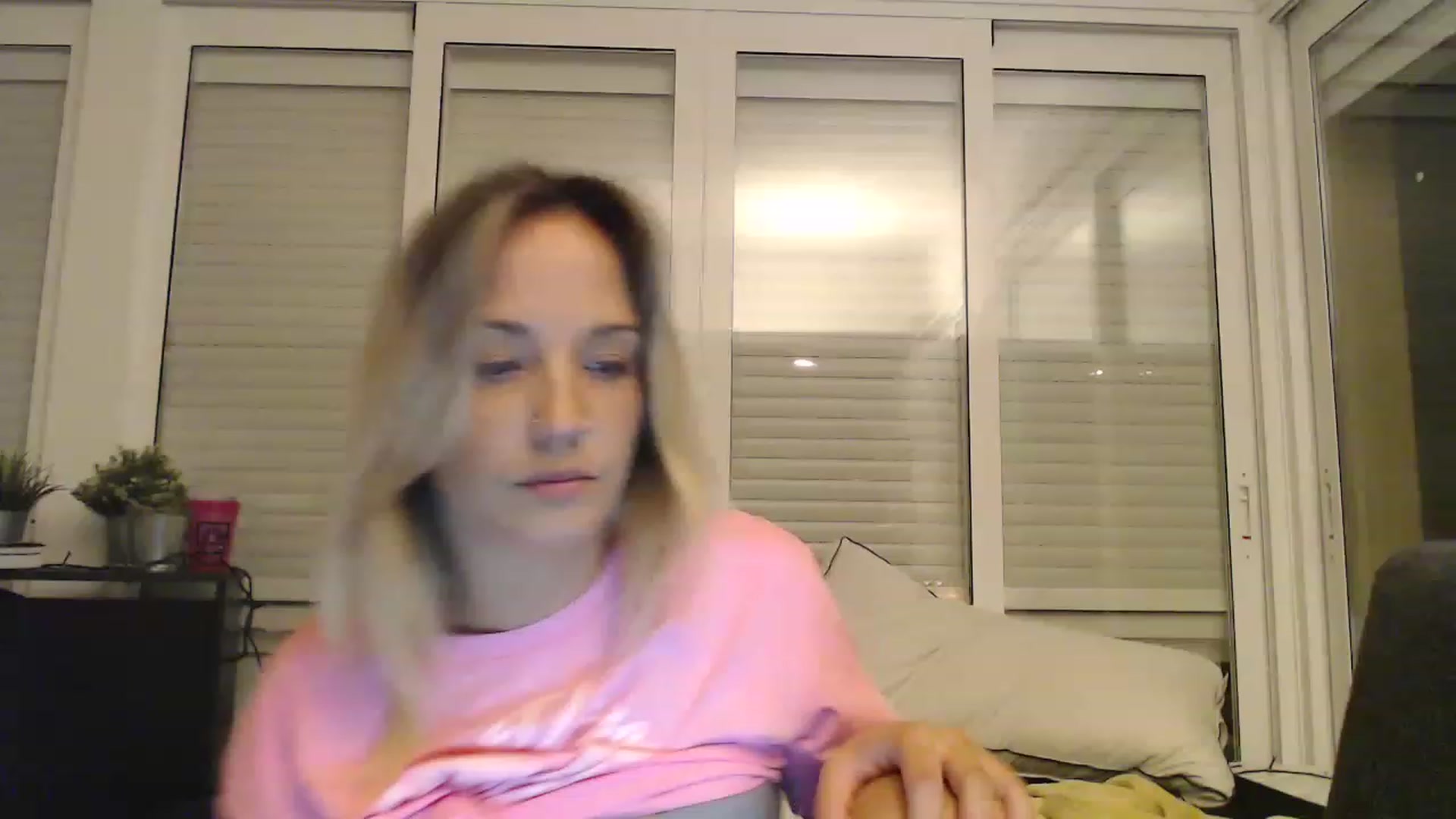 Gallery image thumbnail from Hotangelalli's myfreecams stream on, 11/26/2022, 23:51 image 8 of 20