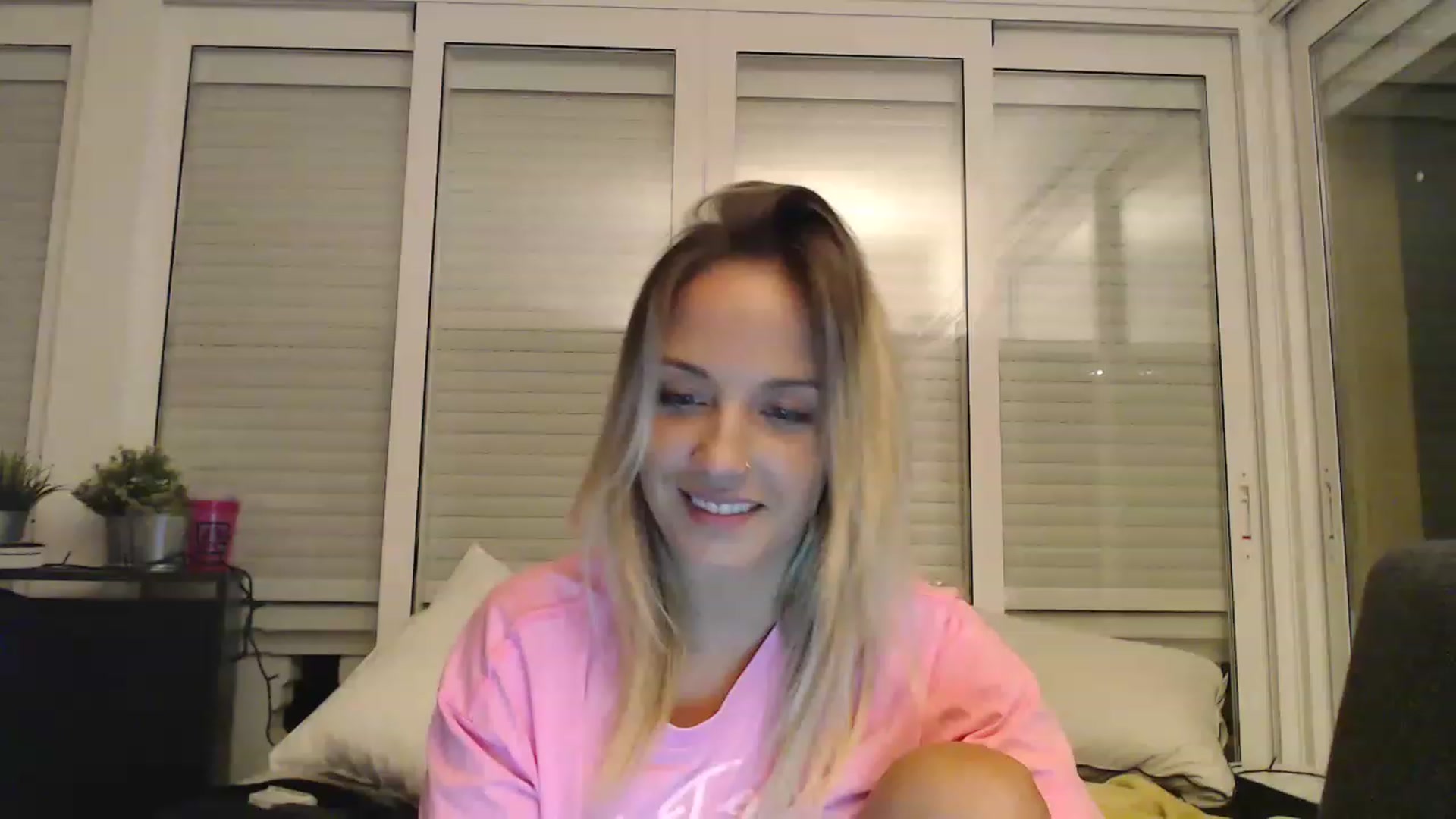 Gallery image thumbnail from Hotangelalli's myfreecams stream on, 11/26/2022, 23:51 image 13 of 20