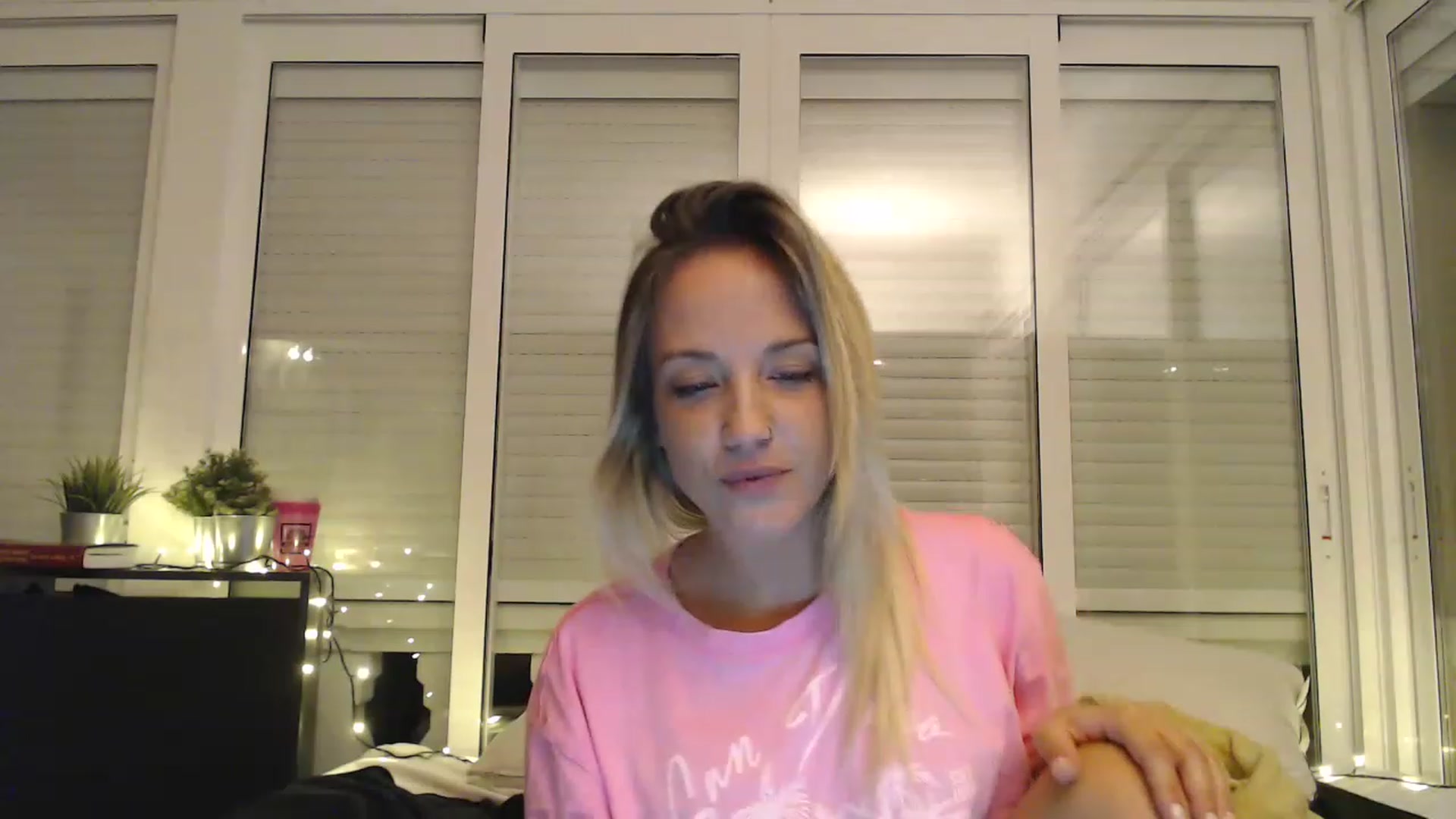 Gallery image thumbnail from Hotangelalli's myfreecams stream on, 11/27/2022, 01:34 image 9 of 20