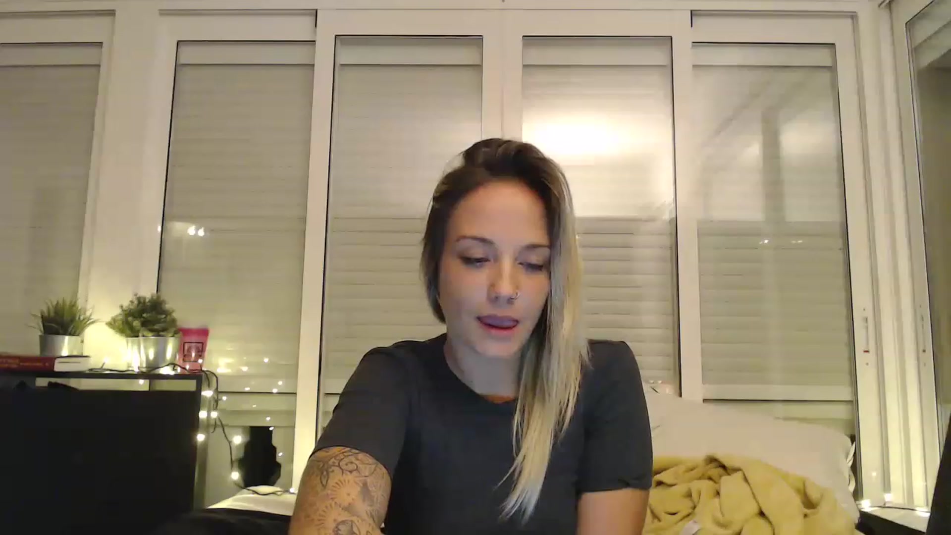 Gallery image thumbnail from Hotangelalli's myfreecams stream on, 11/27/2022, 01:34 image 15 of 20