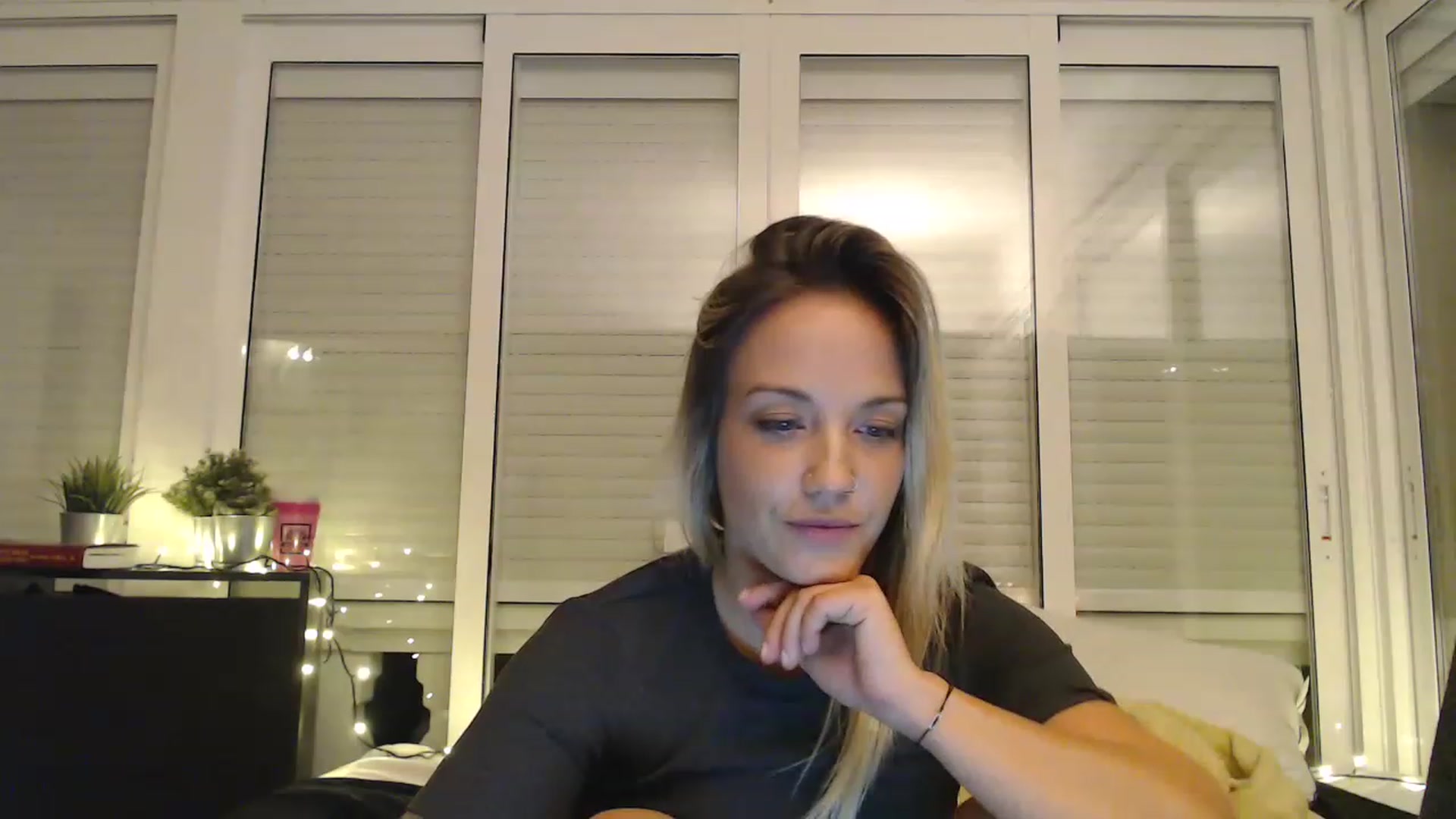 Gallery image thumbnail from Hotangelalli's myfreecams stream on, 11/27/2022, 01:34 image 16 of 20