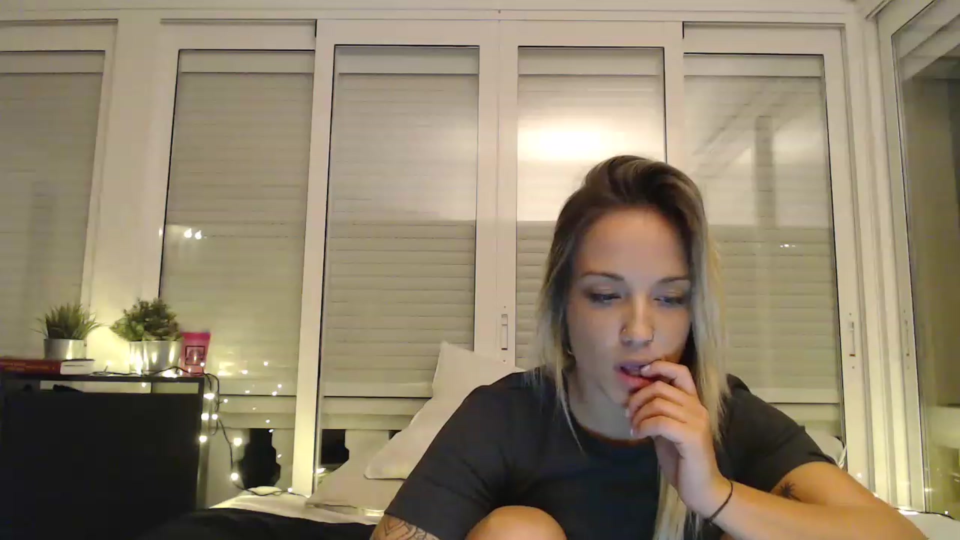 Gallery image thumbnail from Hotangelalli's myfreecams stream on, 11/27/2022, 01:34 image 20 of 20