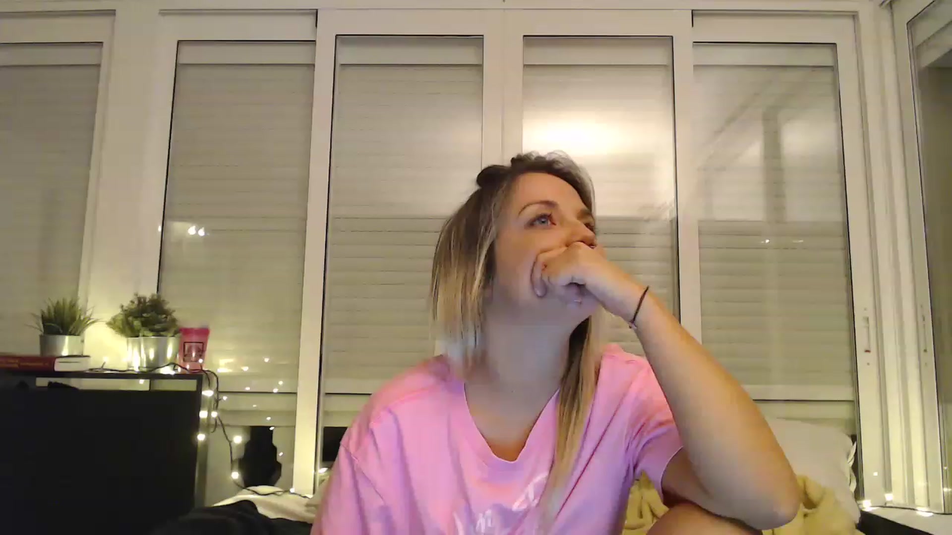 Gallery image thumbnail from Hotangelalli's myfreecams stream on, 11/27/2022, 01:34 image 12 of 20