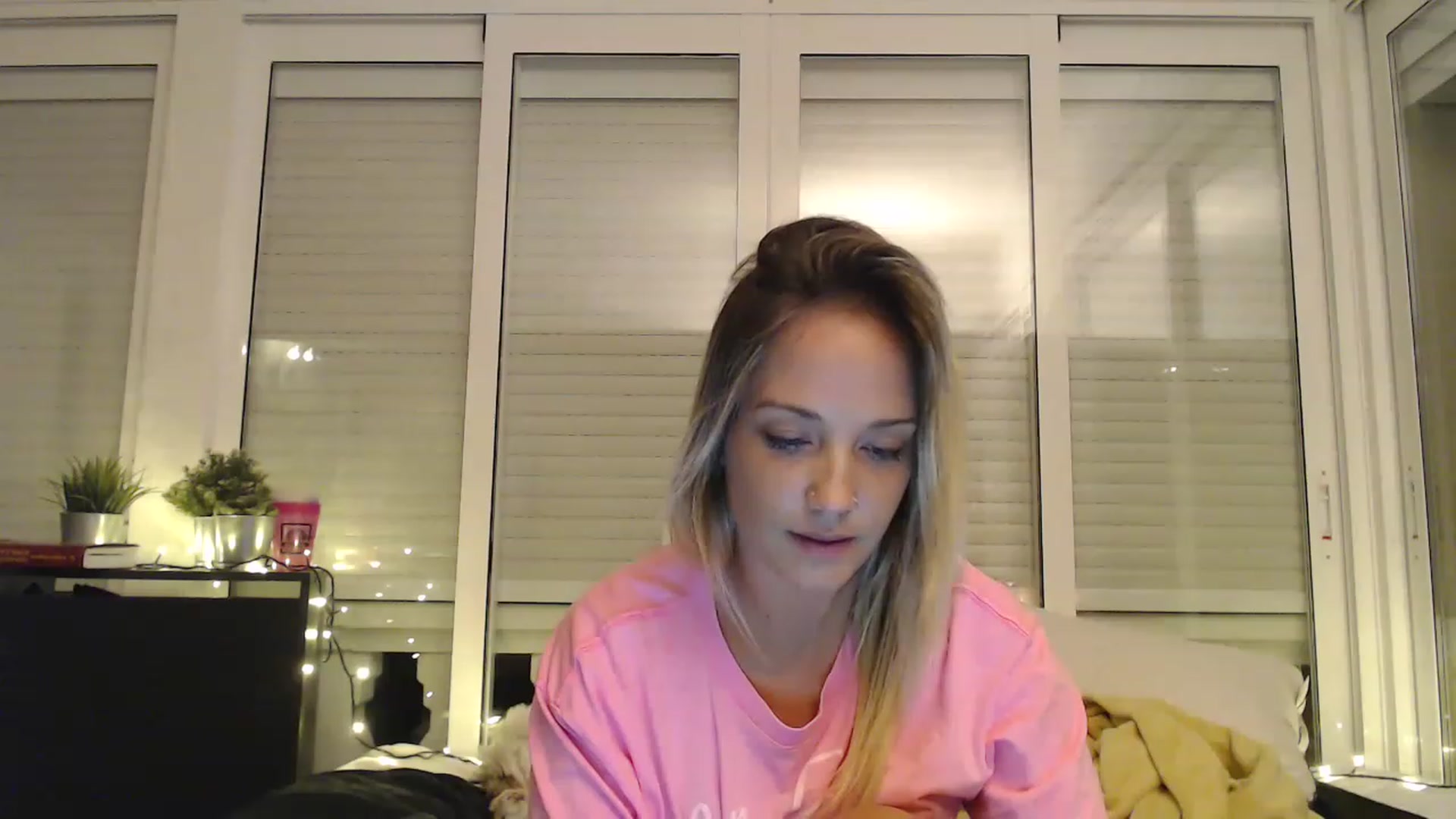 Gallery image thumbnail from Hotangelalli's myfreecams stream on, 11/27/2022, 01:34 image 6 of 20