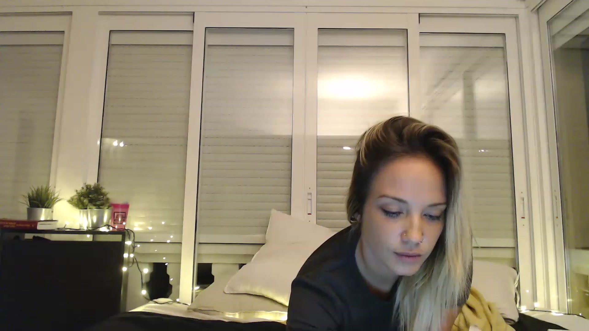 Gallery image thumbnail from Hotangelalli's myfreecams stream on, 11/27/2022, 01:34 image 19 of 20