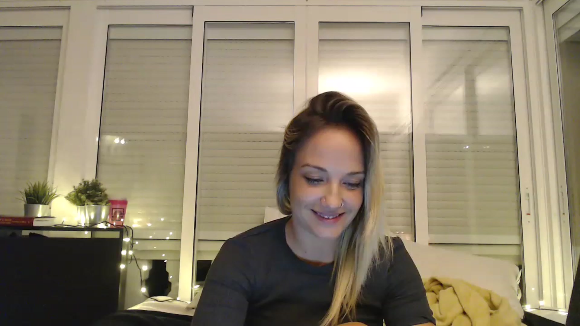 Gallery image thumbnail from Hotangelalli's myfreecams stream on, 11/27/2022, 01:34 image 17 of 20