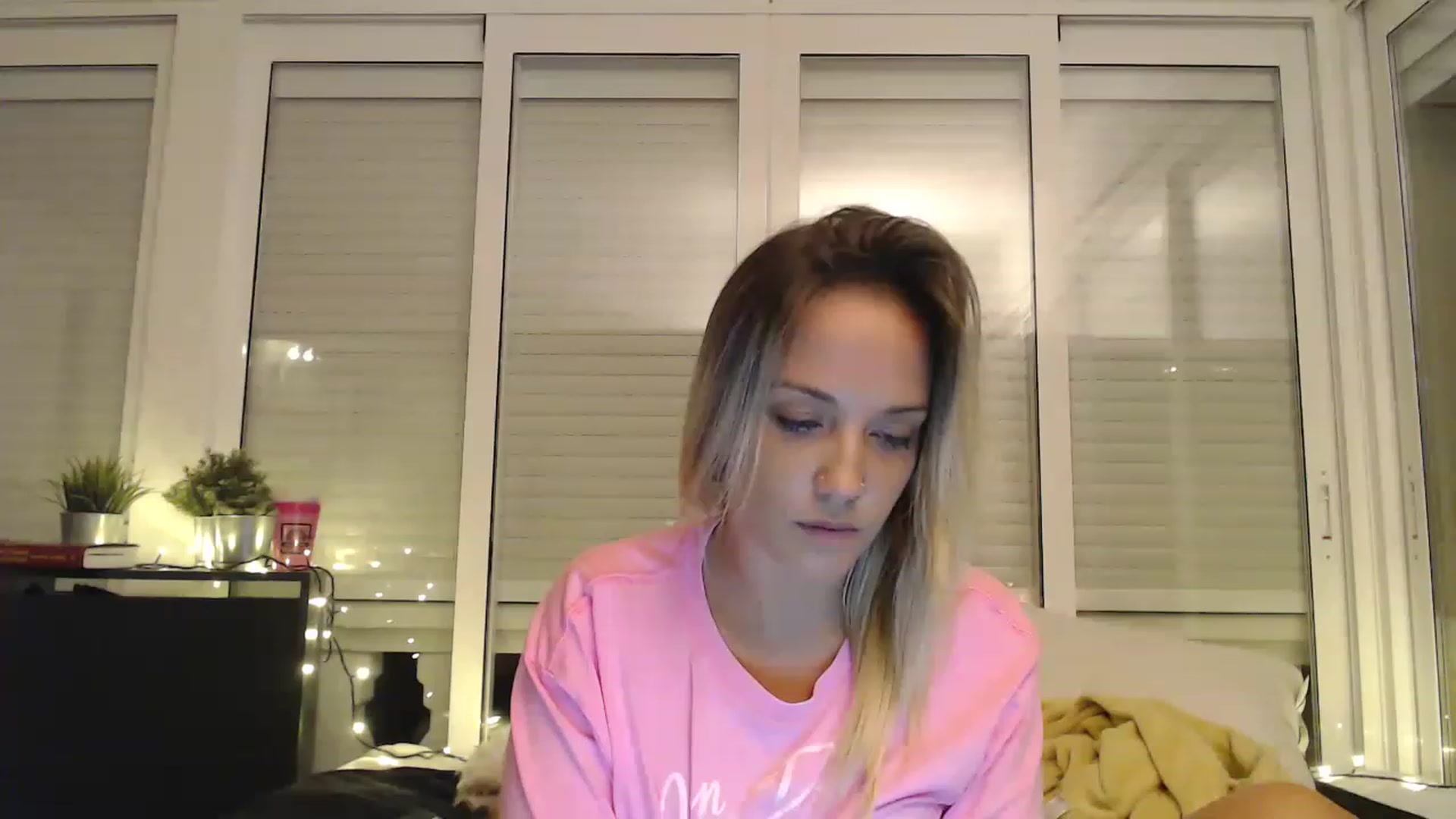 Gallery image thumbnail from Hotangelalli's myfreecams stream on, 11/27/2022, 01:34 image 2 of 20