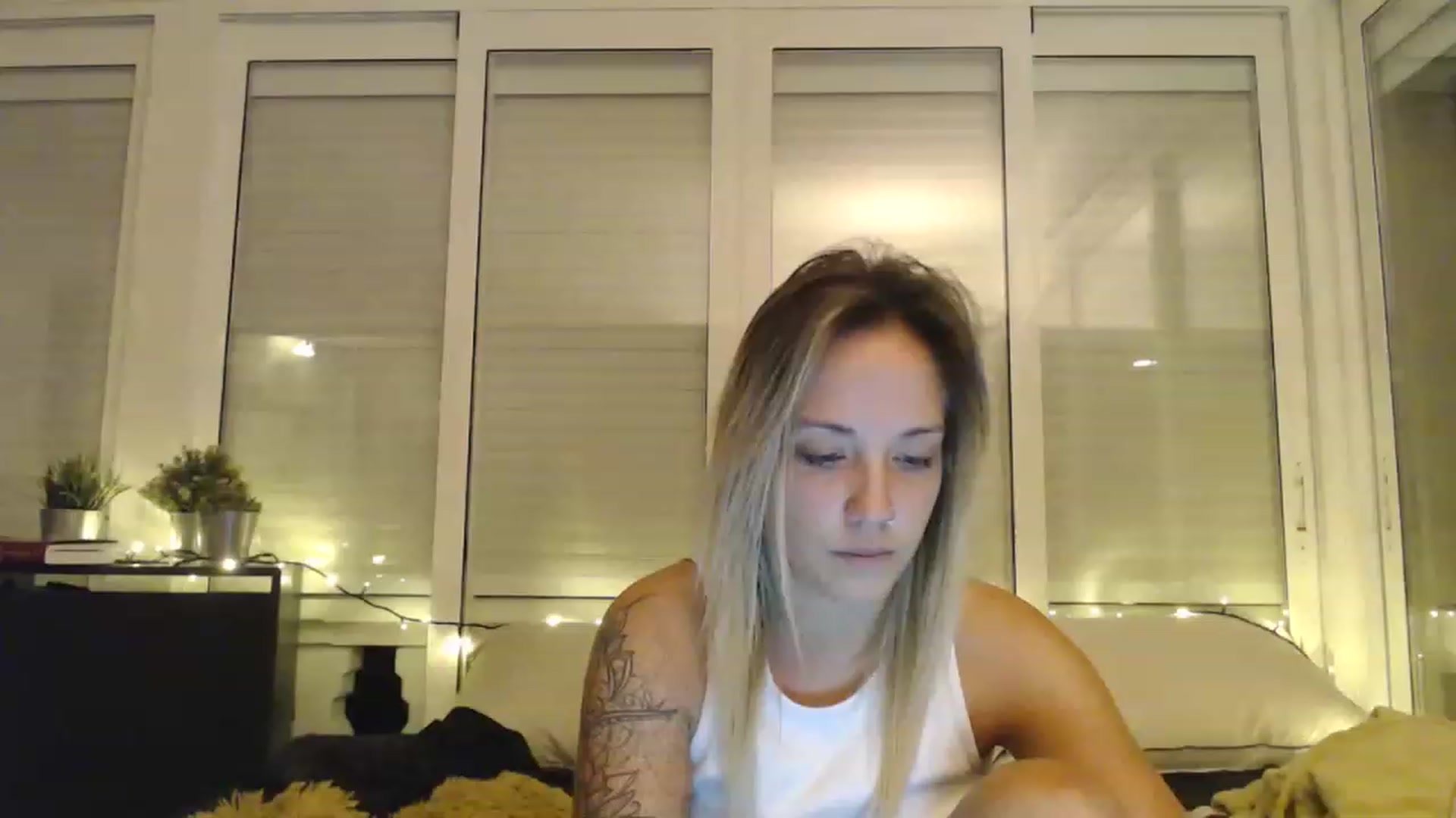 Gallery image thumbnail from Hotangelalli's myfreecams stream on, 11/28/2022, 01:08 image 12 of 20