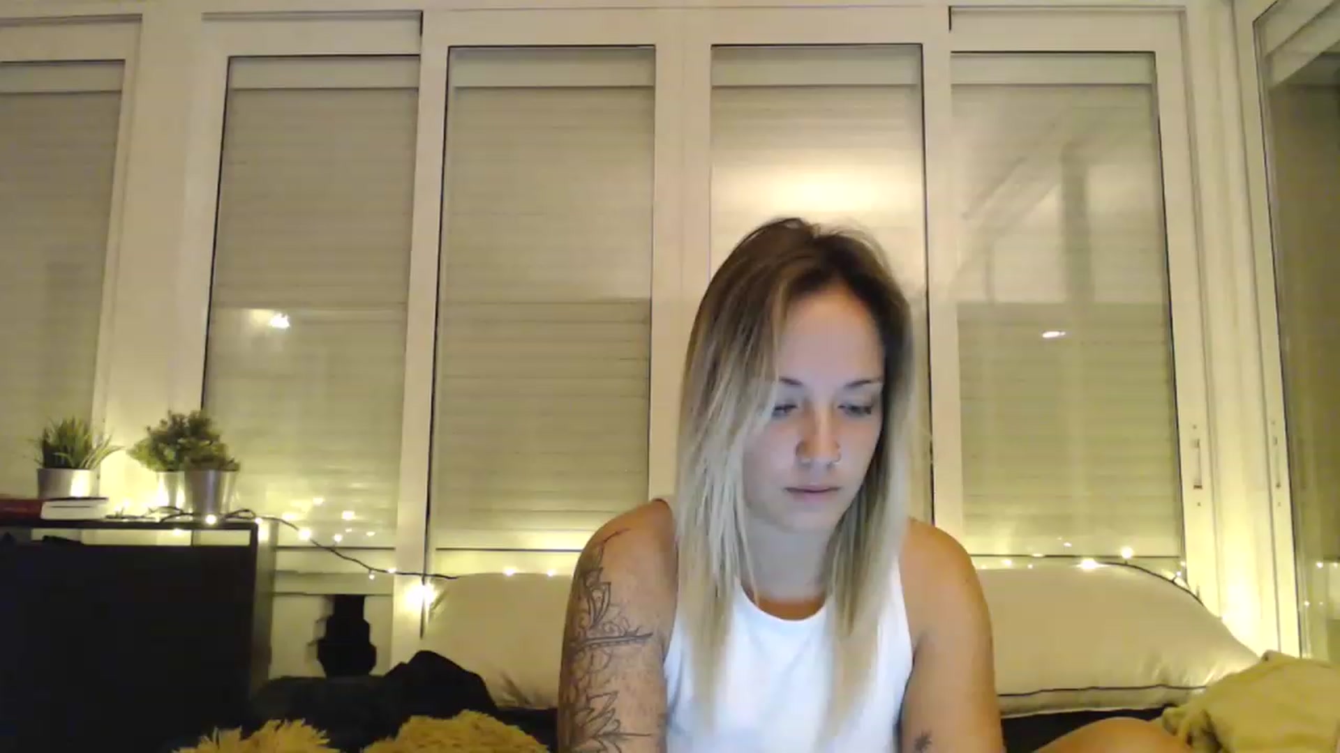 Gallery image thumbnail from Hotangelalli's myfreecams stream on, 11/28/2022, 01:08 image 19 of 20