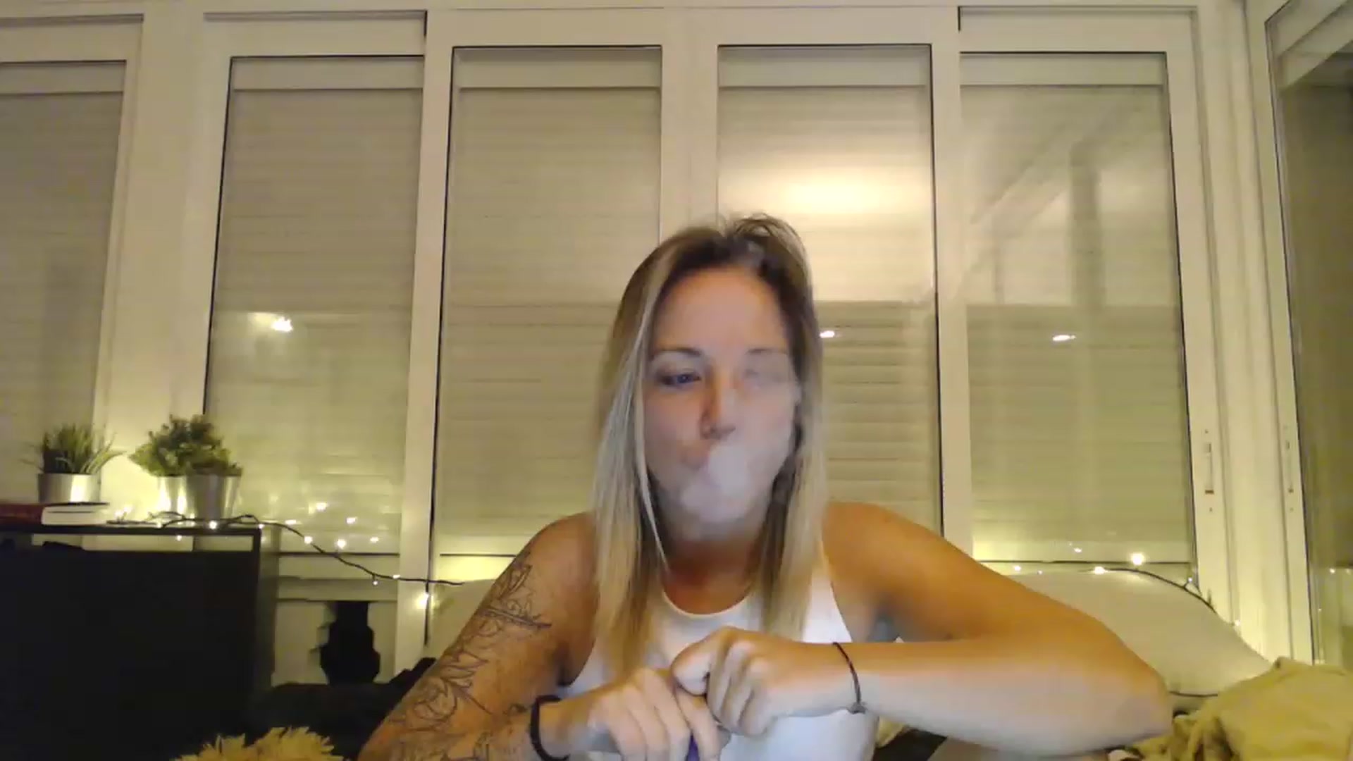 Gallery image thumbnail from Hotangelalli's myfreecams stream on, 11/28/2022, 01:08 image 11 of 20