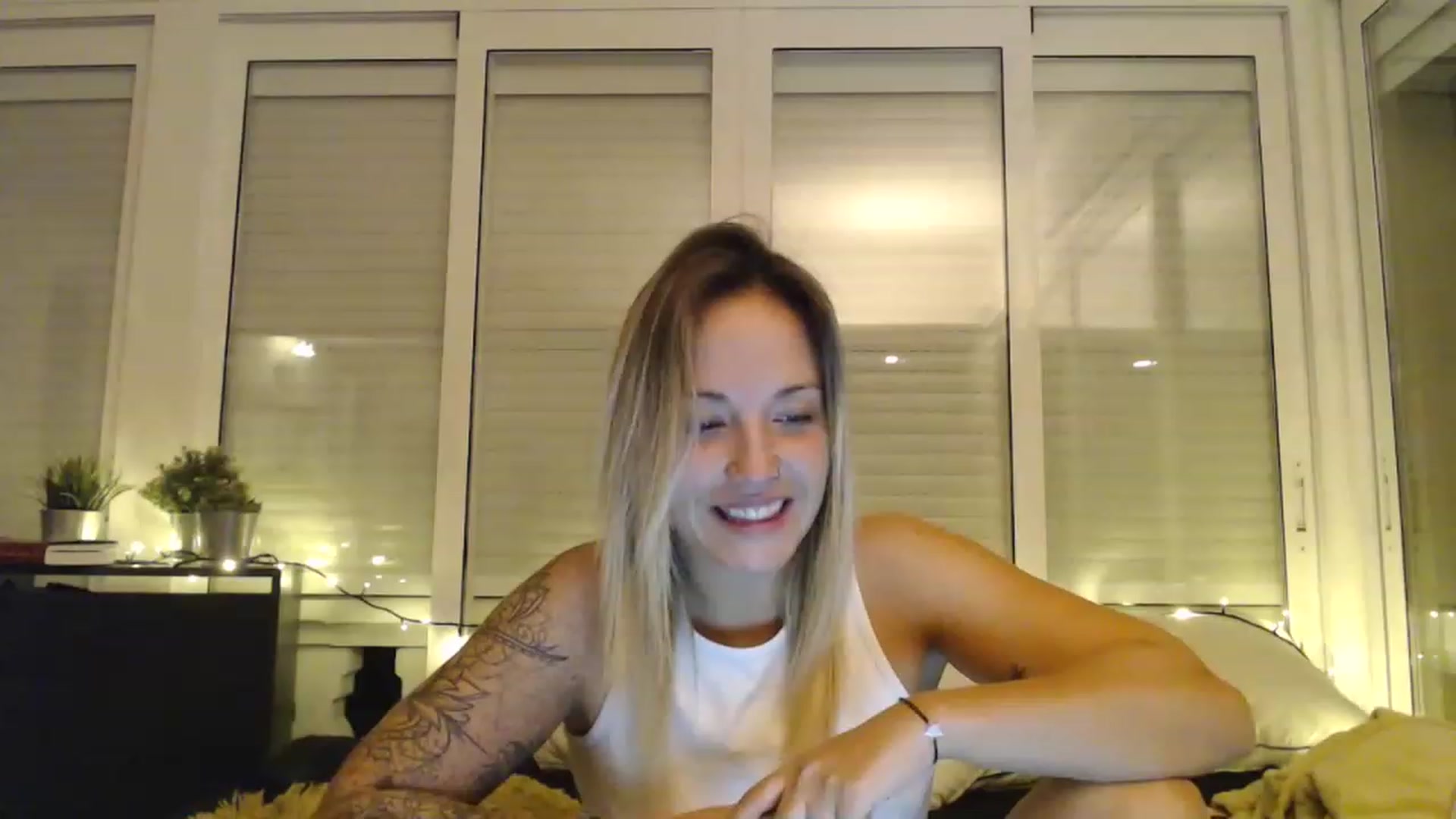 Gallery image thumbnail from Hotangelalli's myfreecams stream on, 11/28/2022, 01:08 image 2 of 20