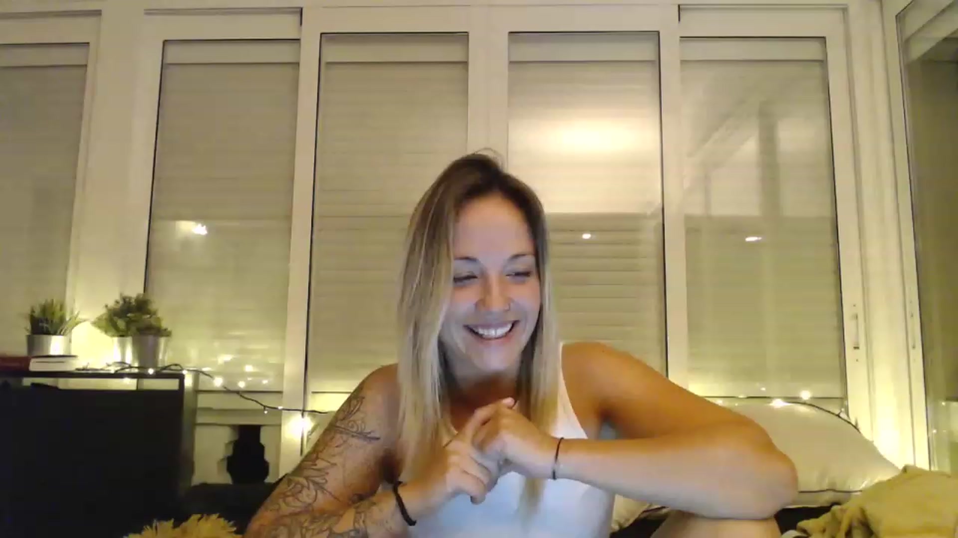 Gallery image thumbnail from Hotangelalli's myfreecams stream on, 11/28/2022, 01:08 image 7 of 20