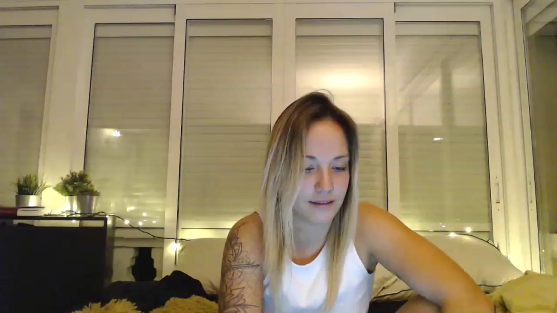 Gallery image thumbnail from Hotangelalli's myfreecams stream on, 11/28/2022, 01:08 image 9 of 20