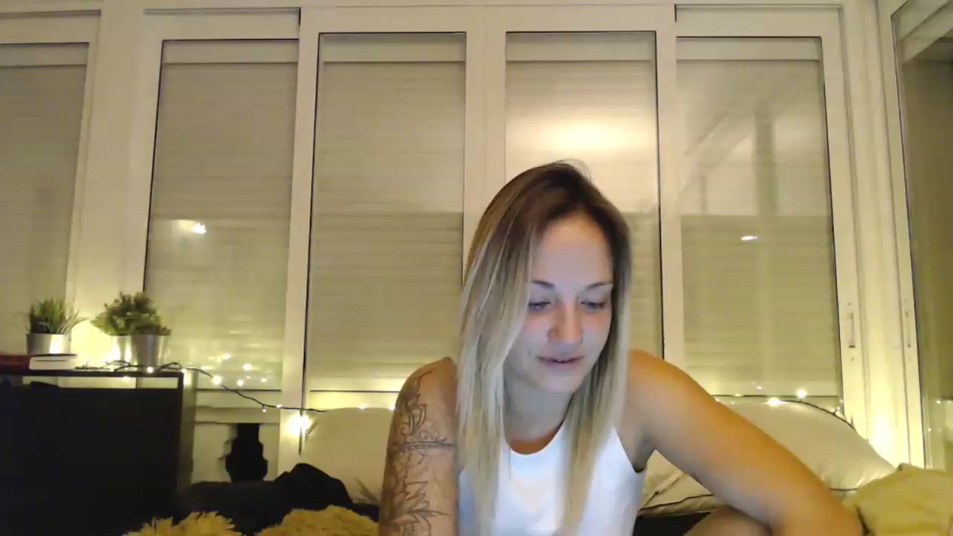 Gallery image thumbnail from Hotangelalli's myfreecams stream on, 11/28/2022, 01:08 image 8 of 20