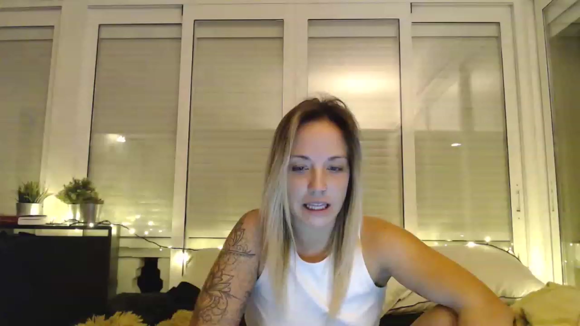 Gallery image thumbnail from Hotangelalli's myfreecams stream on, 11/28/2022, 01:08 image 14 of 20