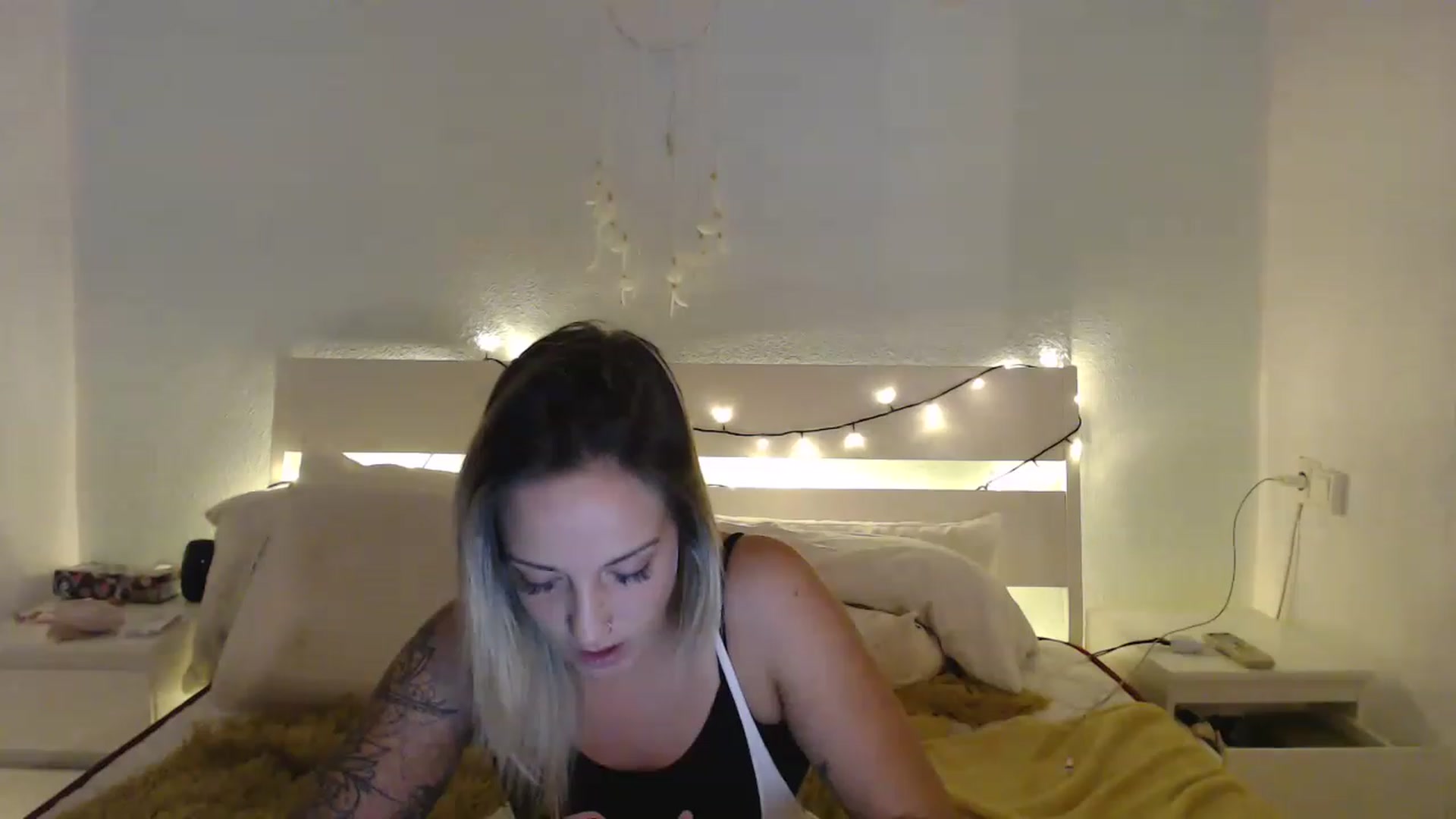 Gallery image thumbnail from Hotangelalli's myfreecams stream on, 12/11/2022, 23:08 image 9 of 20