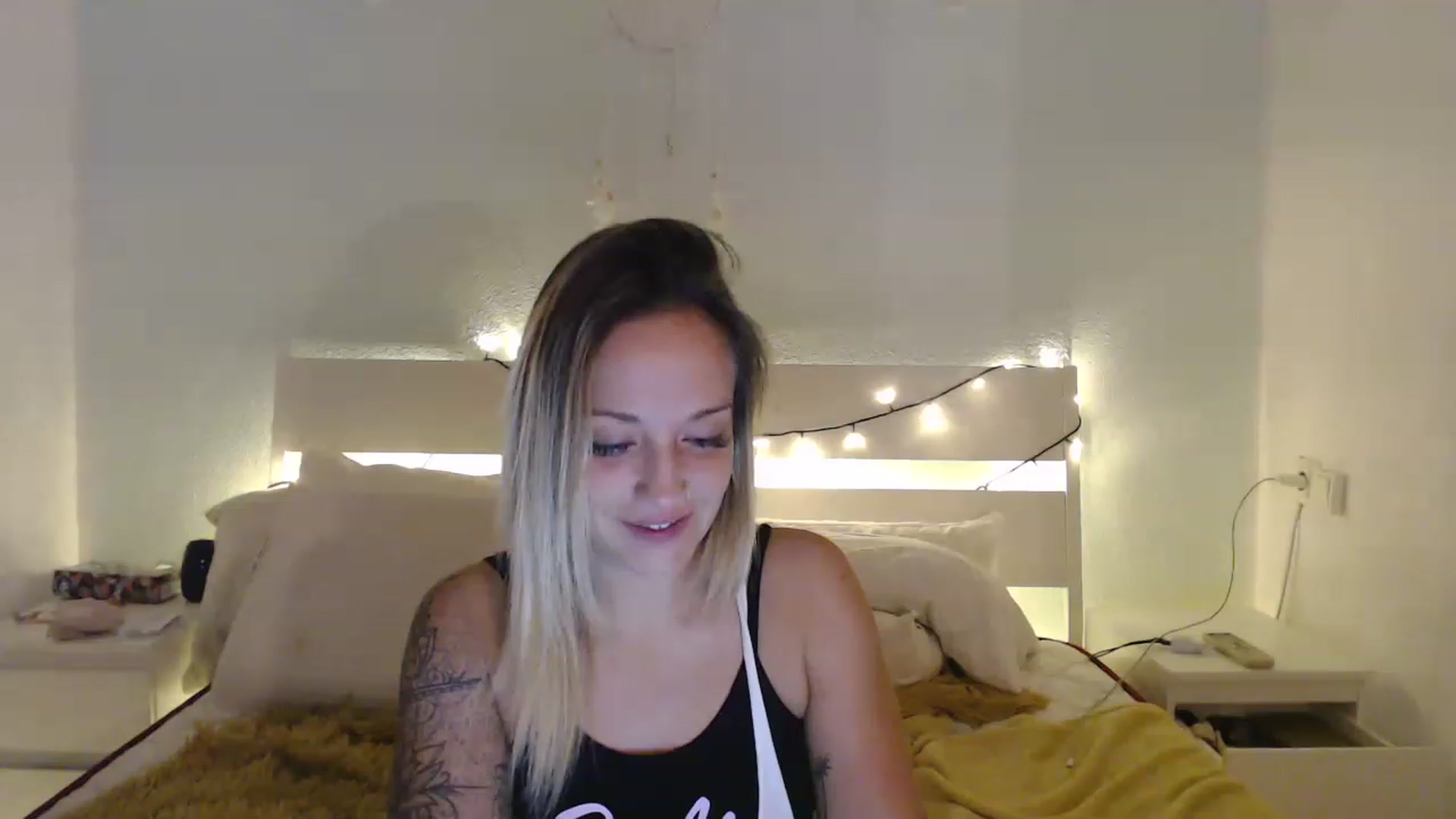 Gallery image thumbnail from Hotangelalli's myfreecams stream on, 12/11/2022, 23:08 image 14 of 20