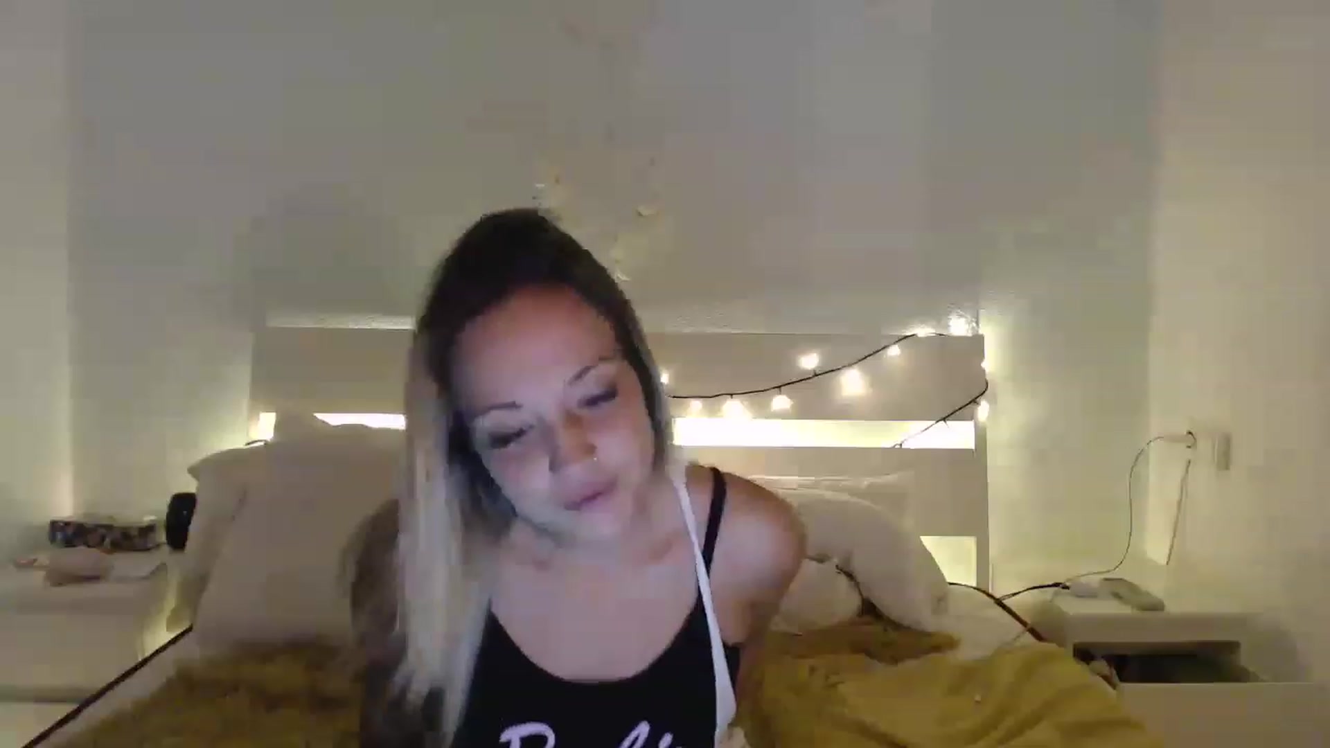 Gallery image thumbnail from Hotangelalli's myfreecams stream on, 12/11/2022, 23:08 image 8 of 20