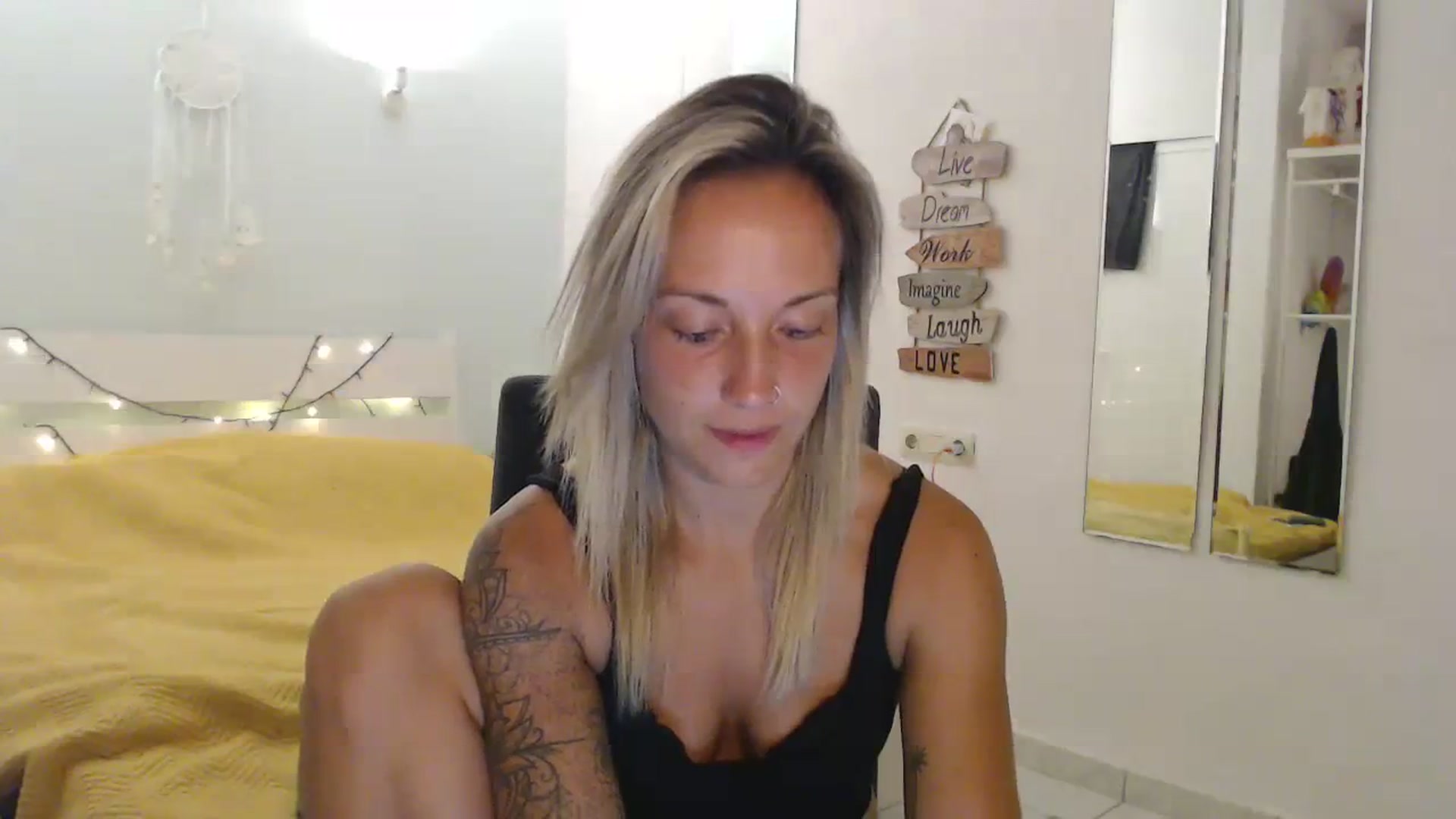 Gallery image thumbnail from Hotangelalli's myfreecams stream on, 07/23/2023, 22:27 image 17 of 20