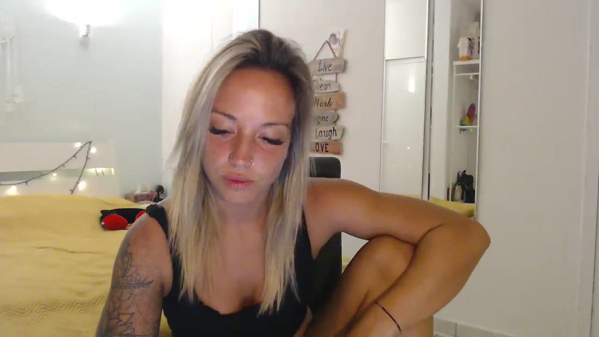 Gallery image thumbnail from Hotangelalli's myfreecams stream on, 07/31/2023, 01:22 image 15 of 20