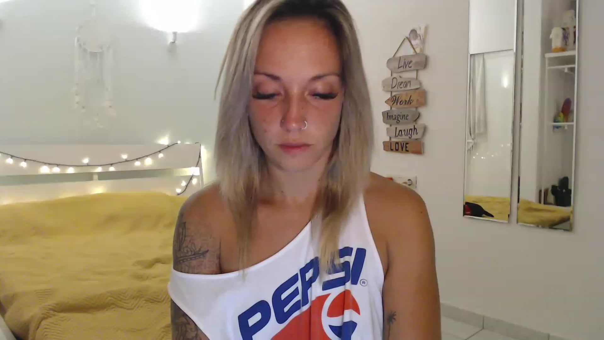 Gallery image thumbnail from Hotangelalli's myfreecams stream on, 08/02/2023, 22:24 image 2 of 20