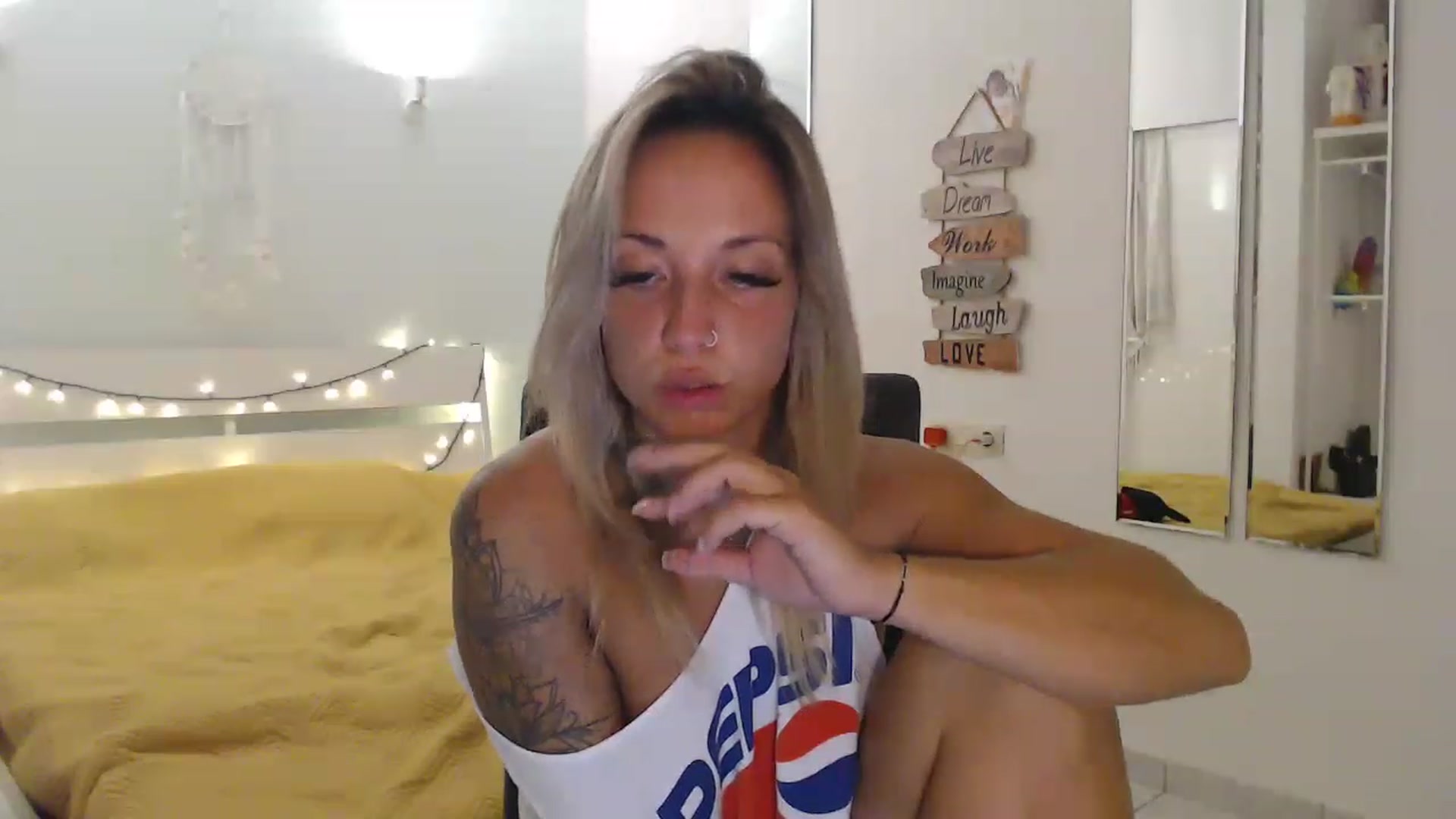Gallery image thumbnail from Hotangelalli's myfreecams stream on, 08/02/2023, 22:24 image 16 of 20