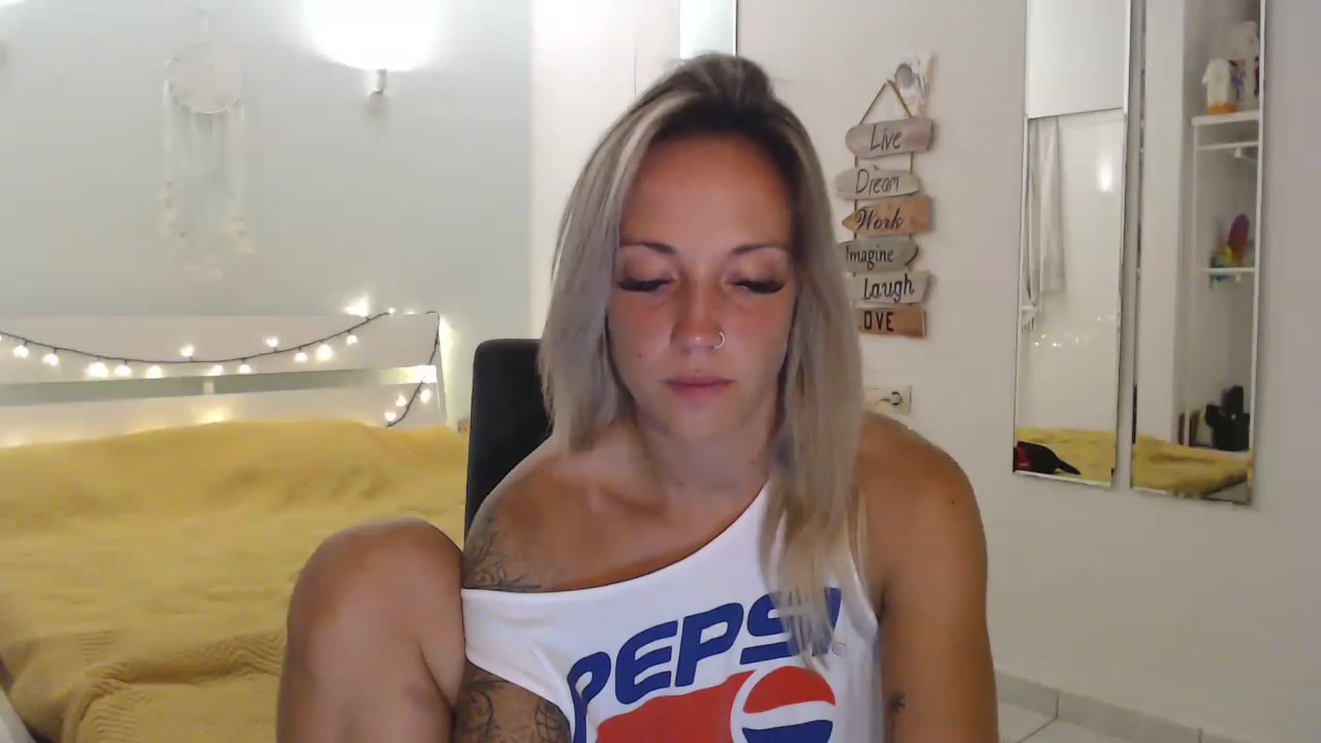 Gallery image thumbnail from Hotangelalli's myfreecams stream on, 08/02/2023, 22:24 image 9 of 20