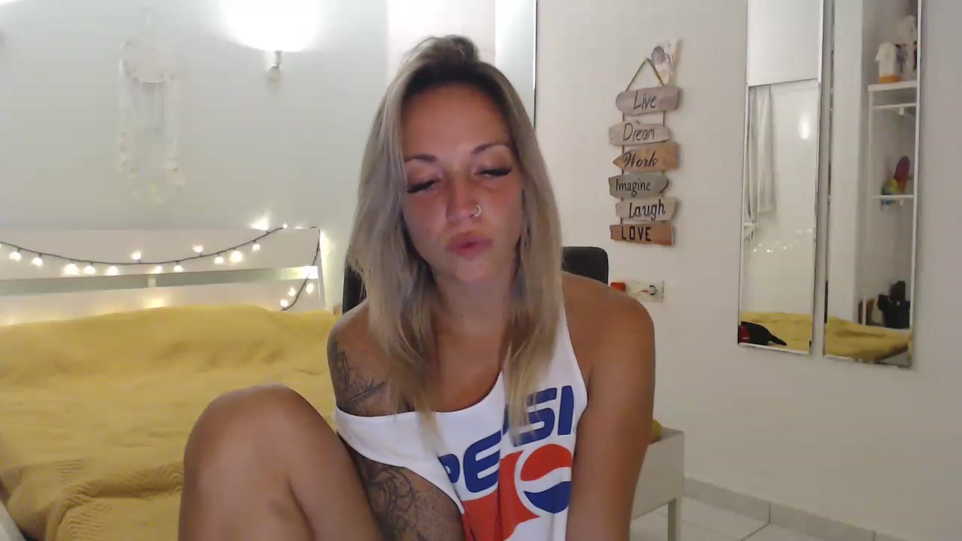 Gallery image thumbnail from Hotangelalli's myfreecams stream on, 08/02/2023, 22:24 image 14 of 20