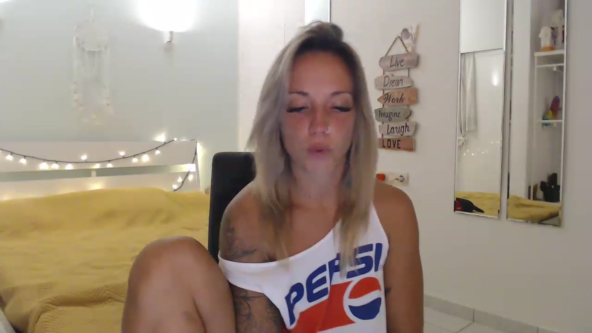 Gallery image thumbnail from Hotangelalli's myfreecams stream on, 08/02/2023, 22:24 image 13 of 20