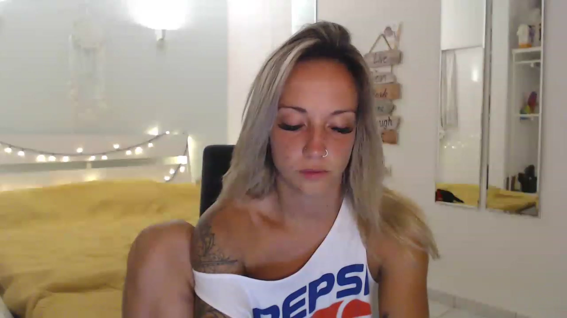 Gallery image thumbnail from Hotangelalli's myfreecams stream on, 08/02/2023, 22:24 image 8 of 20