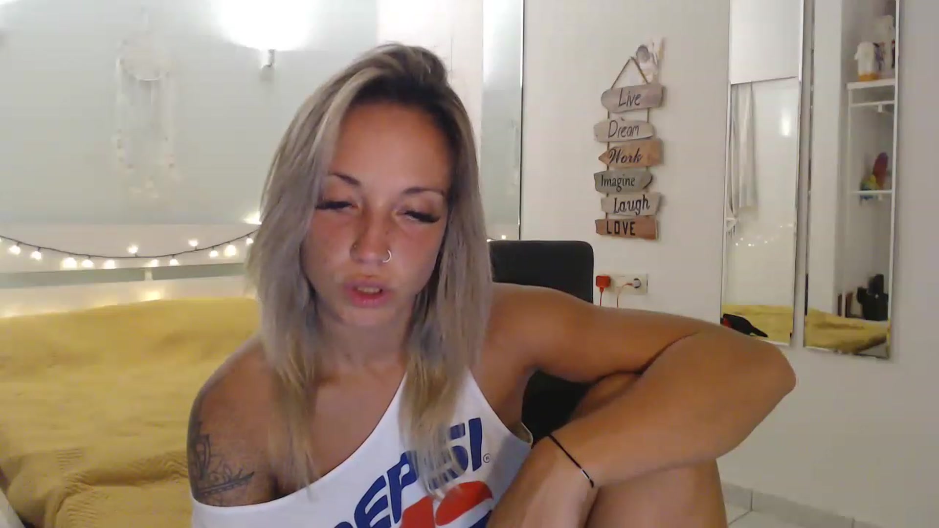 Gallery image thumbnail from Hotangelalli's myfreecams stream on, 08/02/2023, 22:24 image 17 of 20