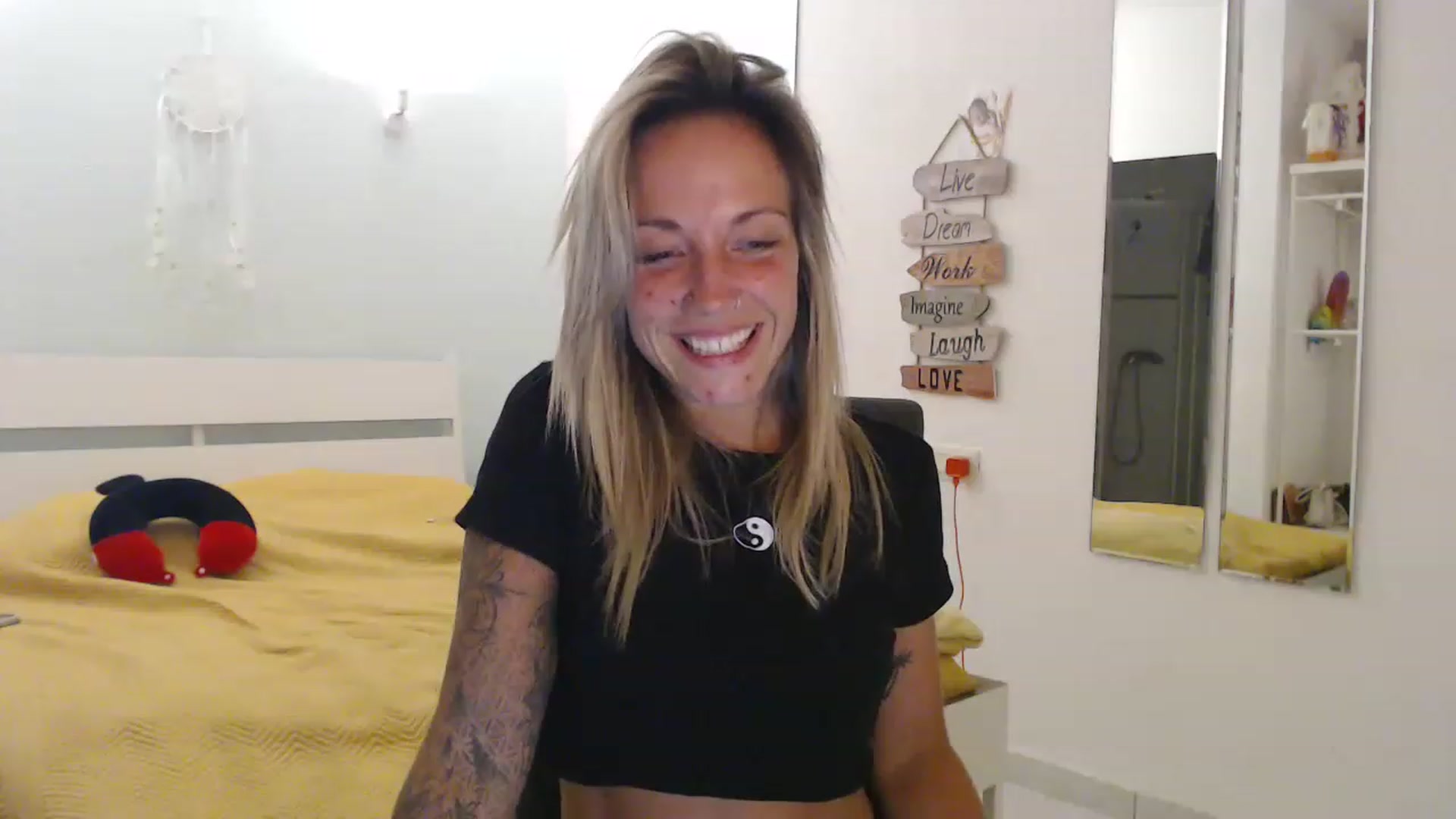 Gallery image thumbnail from Hotangelalli's myfreecams stream on, 08/18/2023, 24:37 image 15 of 20