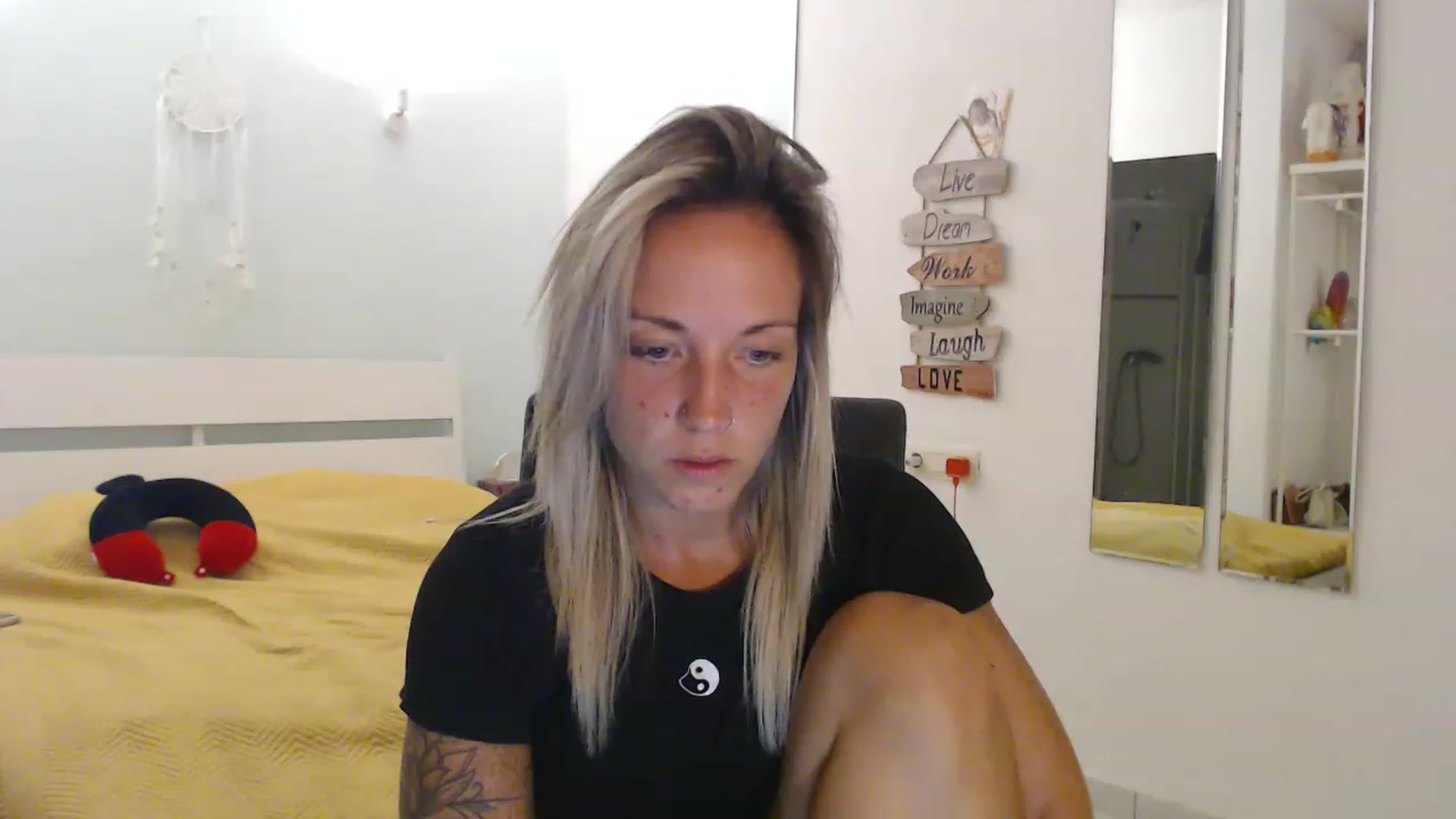 Gallery image thumbnail from Hotangelalli's myfreecams stream on, 08/18/2023, 24:37 image 18 of 20