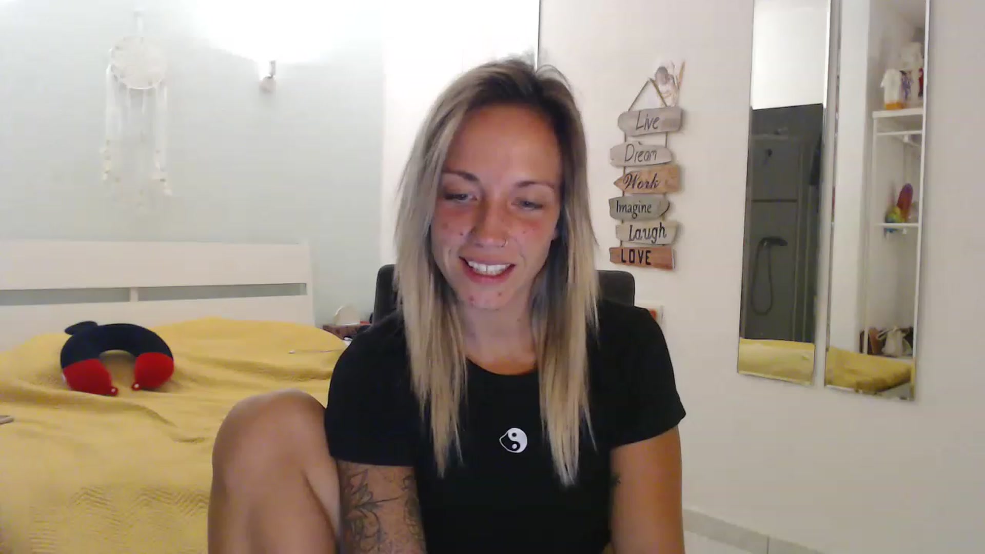 Gallery image thumbnail from Hotangelalli's myfreecams stream on, 08/18/2023, 24:37 image 11 of 20
