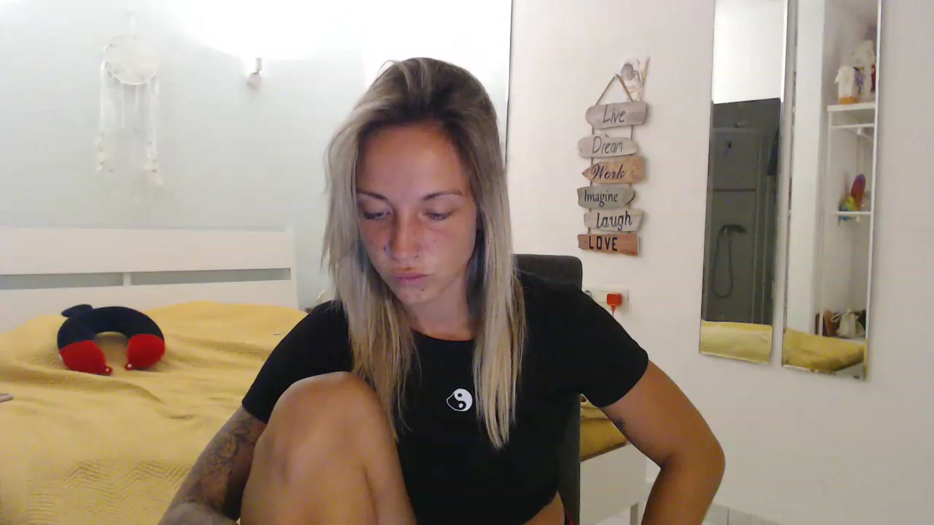 Gallery image thumbnail from Hotangelalli's myfreecams stream on, 08/18/2023, 24:37 image 17 of 20