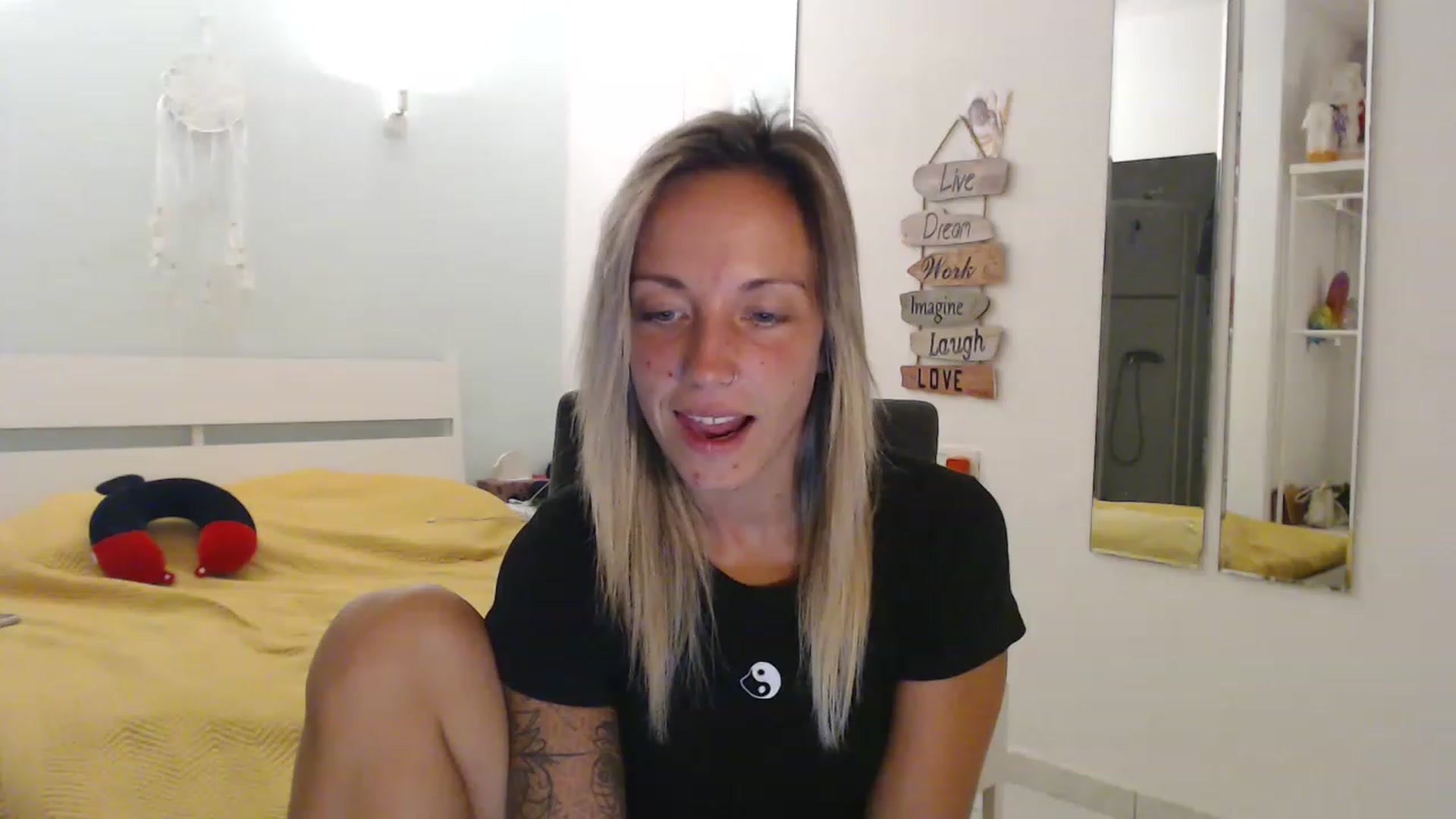 Gallery image thumbnail from Hotangelalli's myfreecams stream on, 08/18/2023, 24:37 image 13 of 20