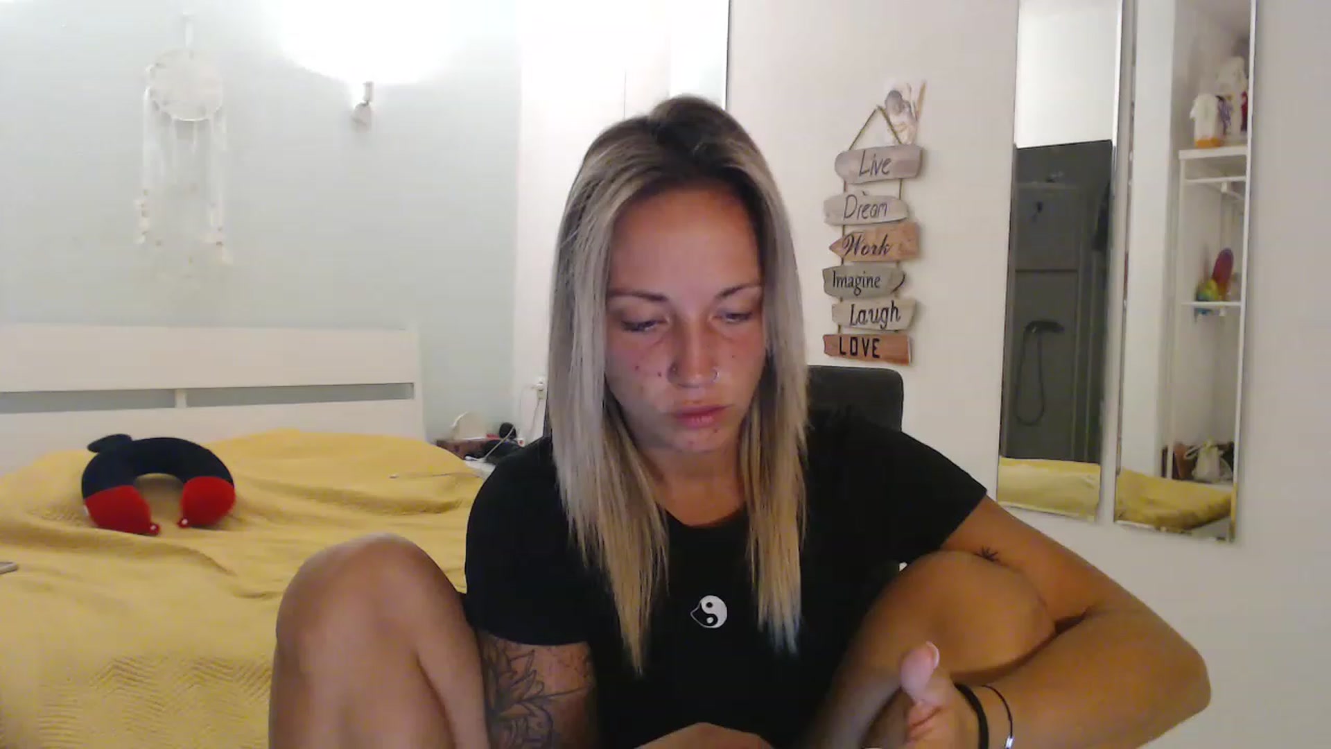 Gallery image thumbnail from Hotangelalli's myfreecams stream on, 08/18/2023, 24:37 image 1 of 20