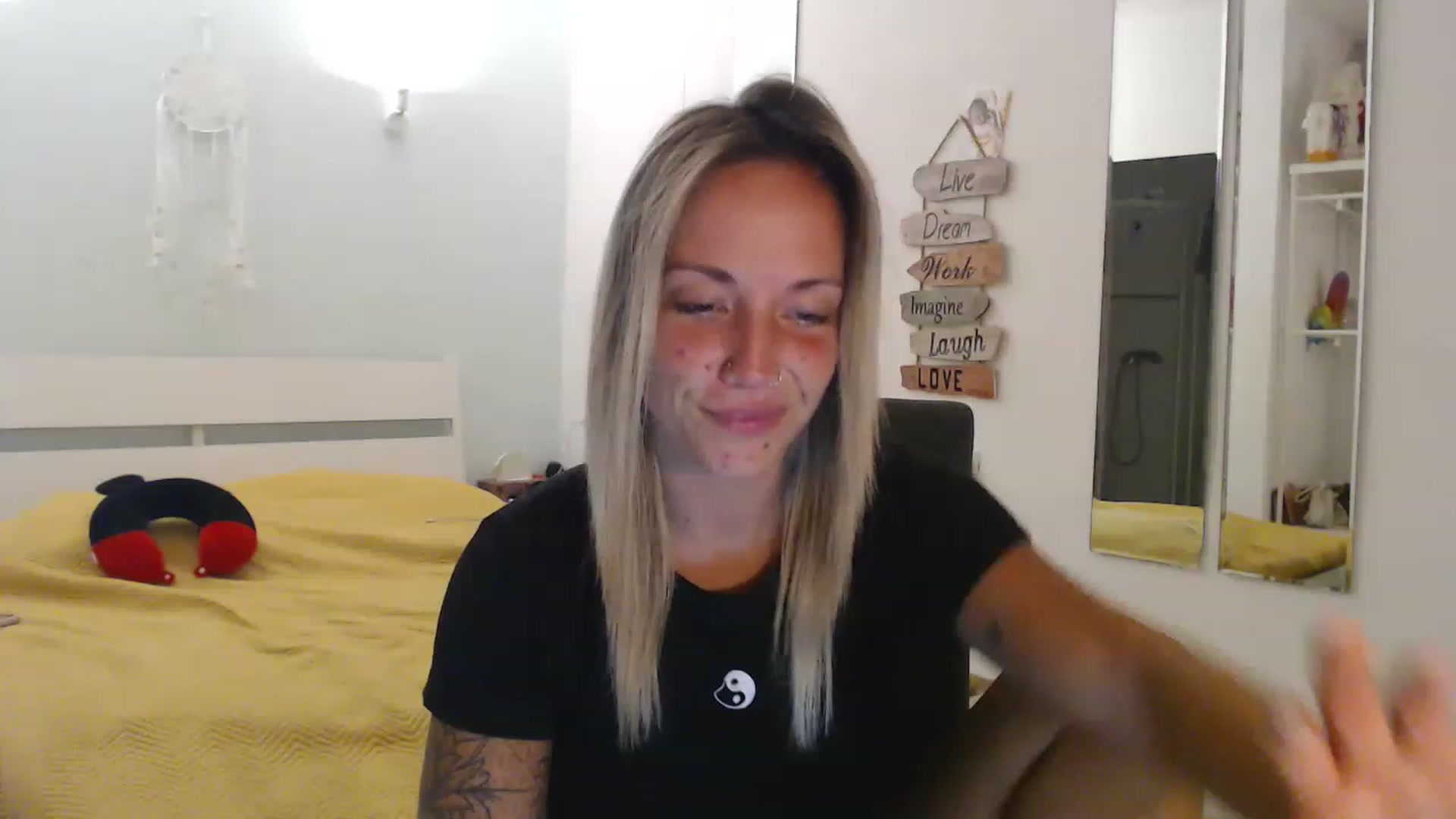 Gallery image thumbnail from Hotangelalli's myfreecams stream on, 08/18/2023, 24:37 image 8 of 20