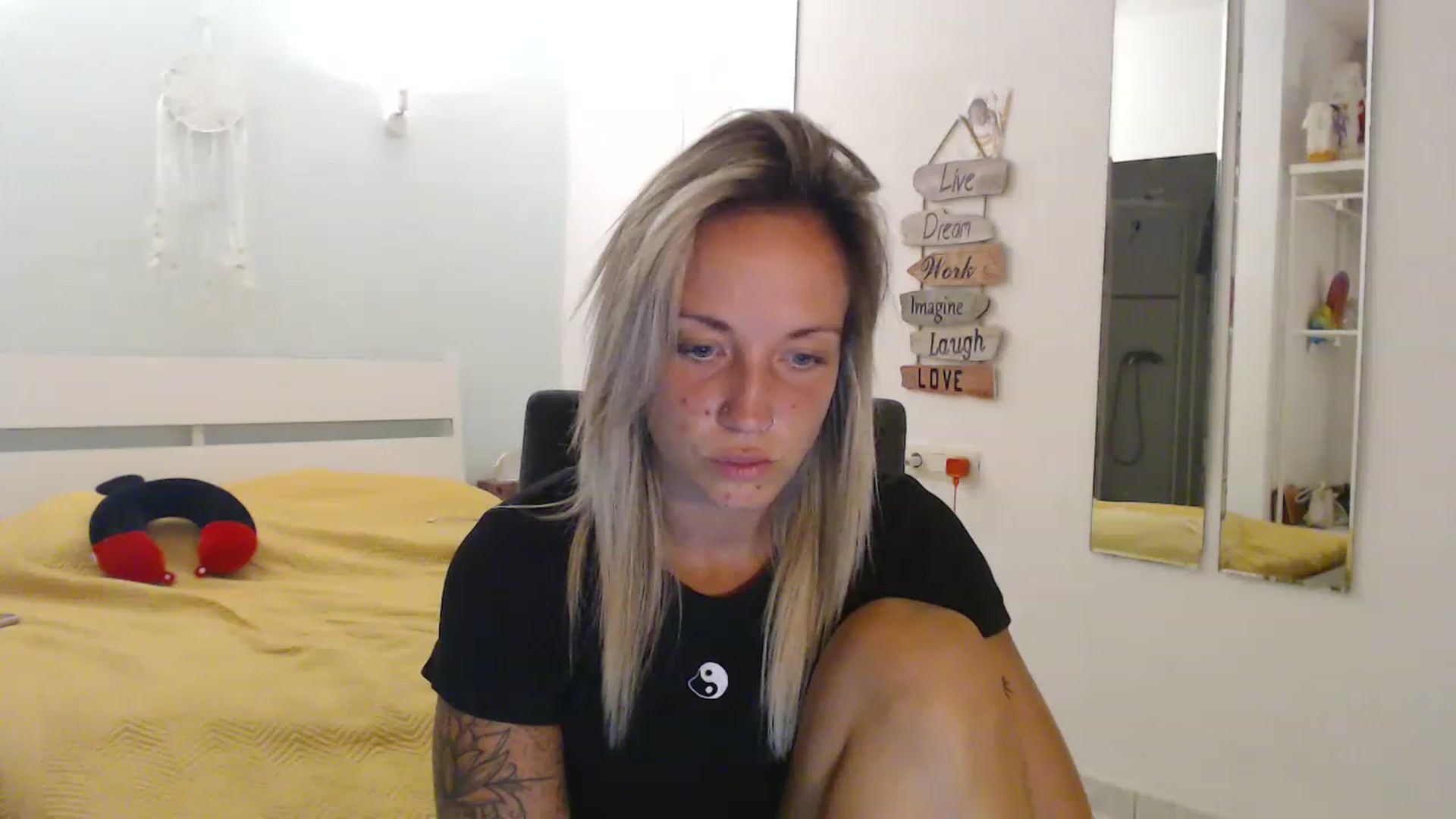 Gallery image thumbnail from Hotangelalli's myfreecams stream on, 08/18/2023, 24:37 image 19 of 20