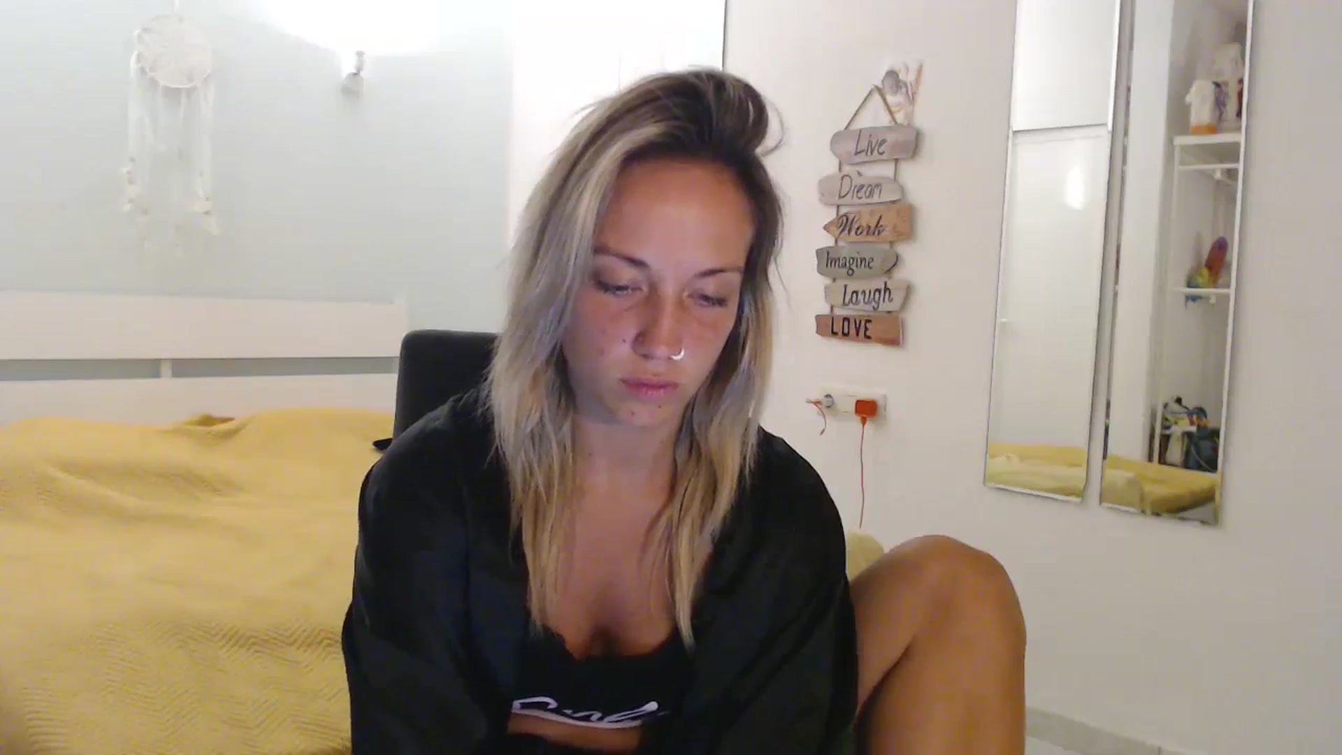 Gallery image thumbnail from Hotangelalli's myfreecams stream on, 08/21/2023, 01:02 image 3 of 20