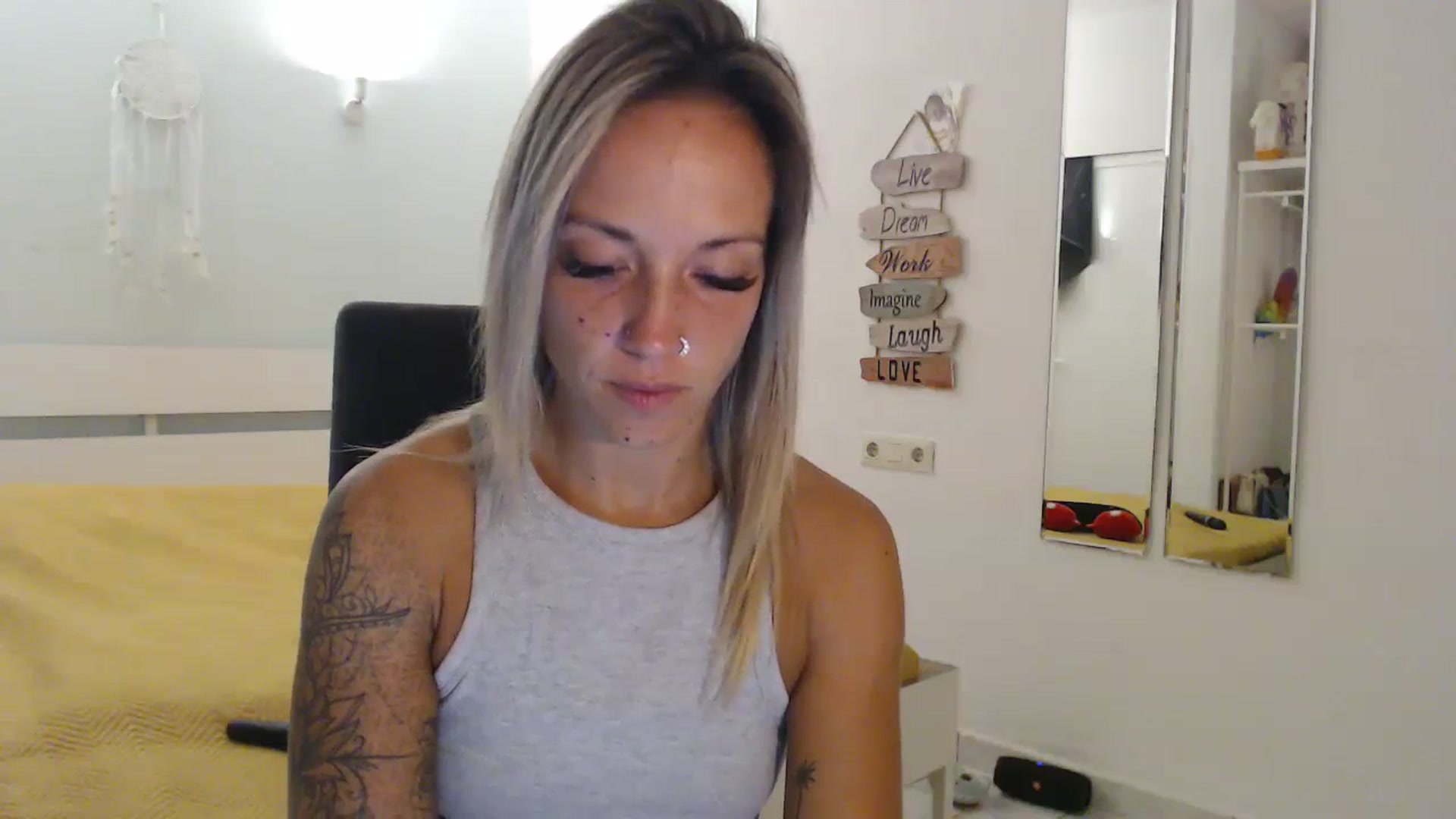 Gallery image thumbnail from Hotangelalli's myfreecams stream on, 08/25/2023, 01:41 image 20 of 20