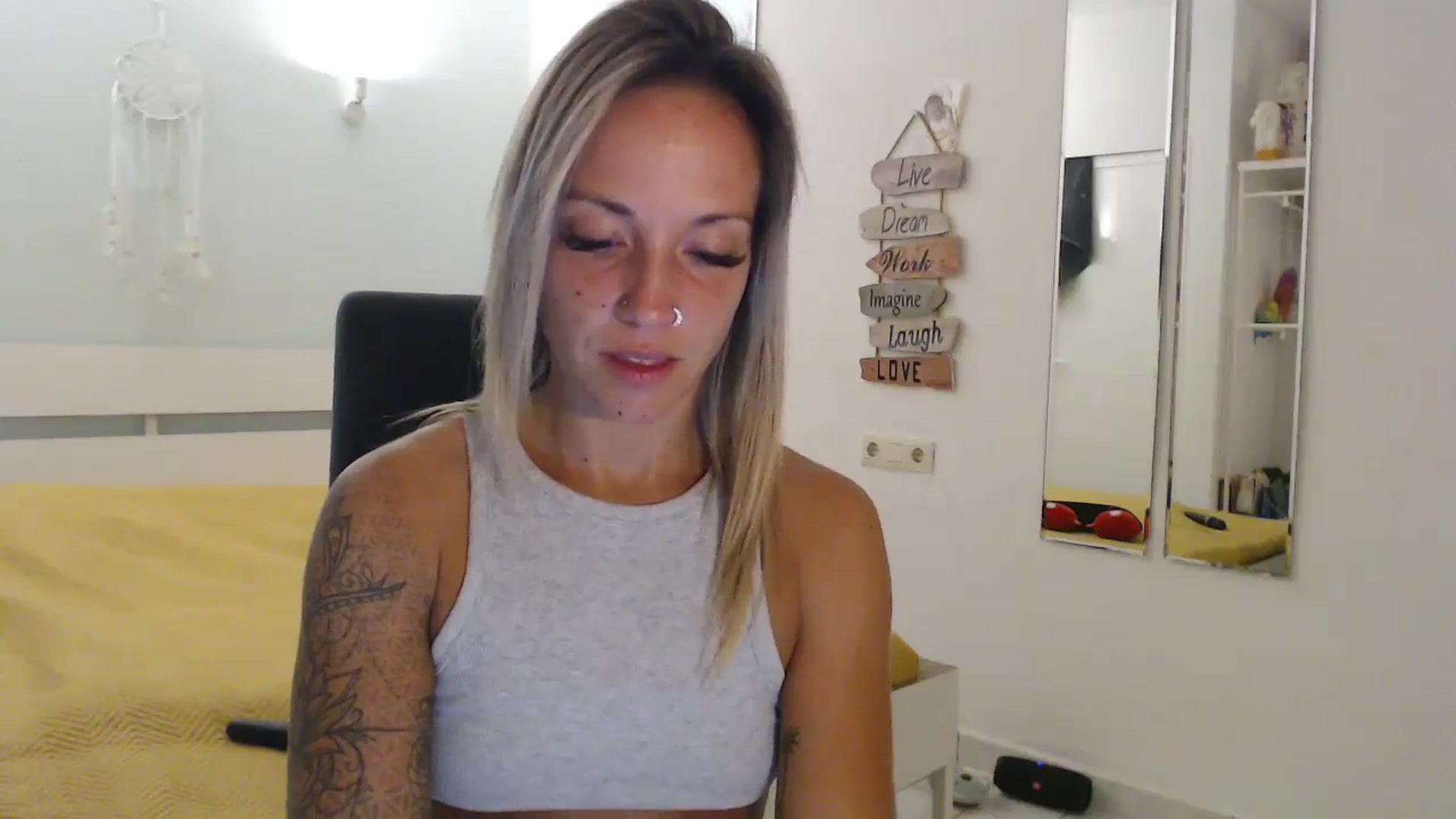 Gallery image thumbnail from Hotangelalli's myfreecams stream on, 08/25/2023, 01:41 image 16 of 20