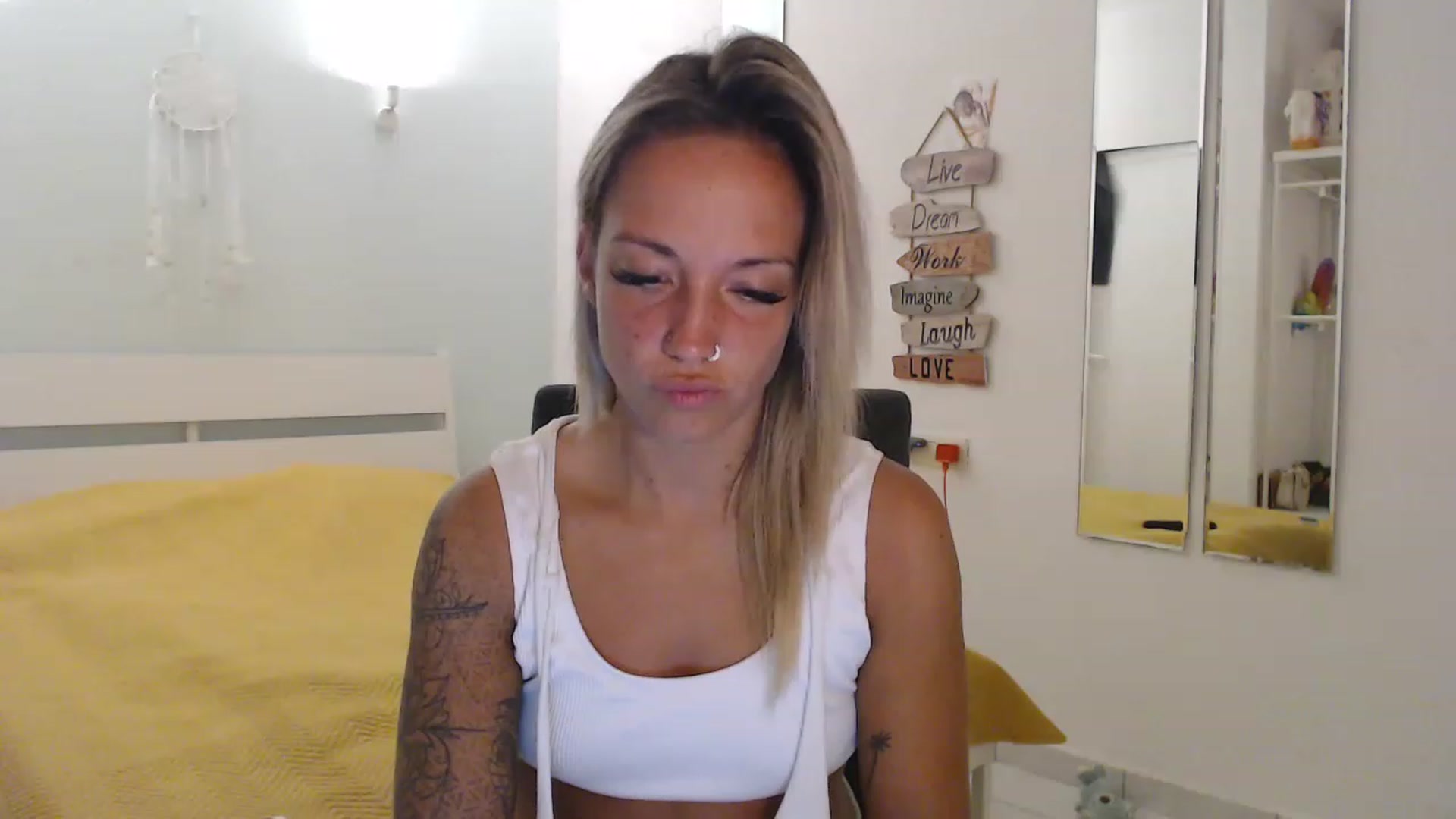 Gallery image thumbnail from Hotangelalli's myfreecams stream on, 08/28/2023, 05:56 image 2 of 20