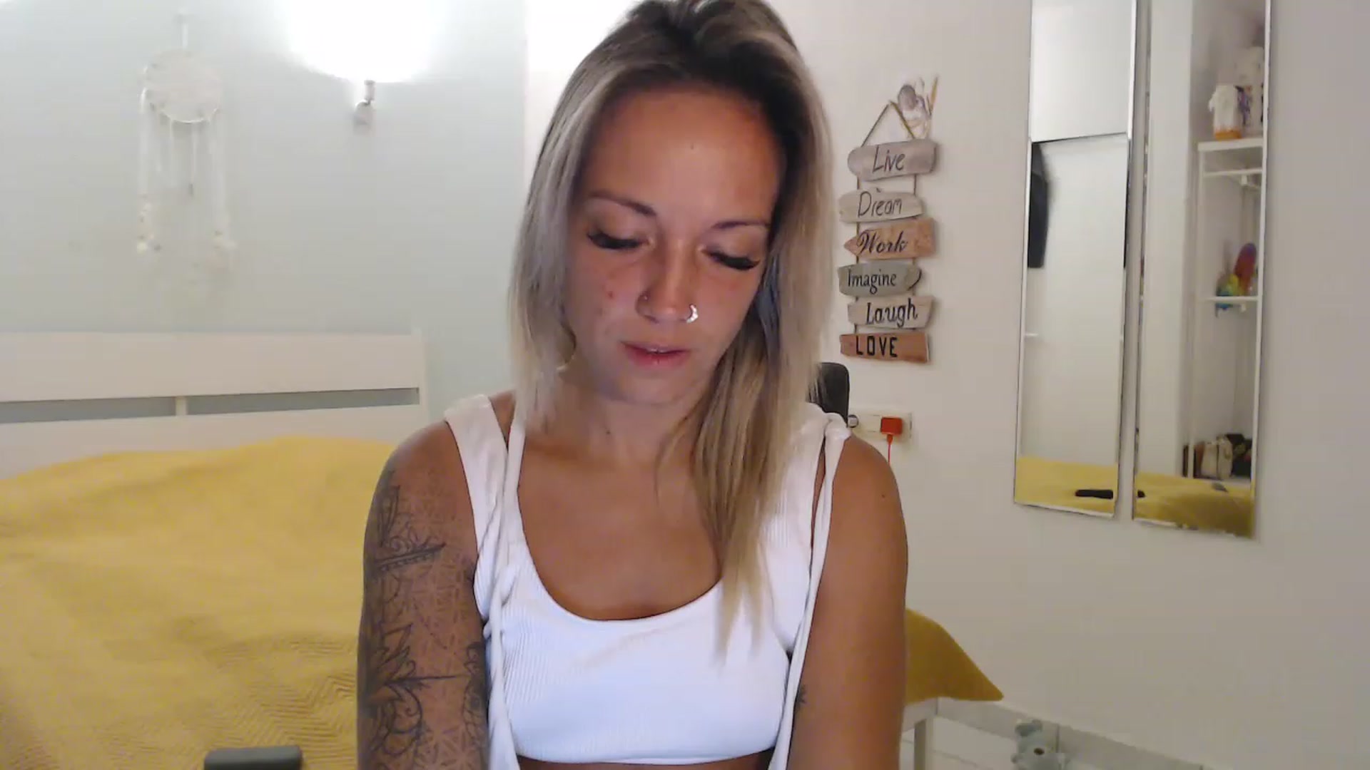 Gallery image thumbnail from Hotangelalli's myfreecams stream on, 08/28/2023, 05:56 image 12 of 20
