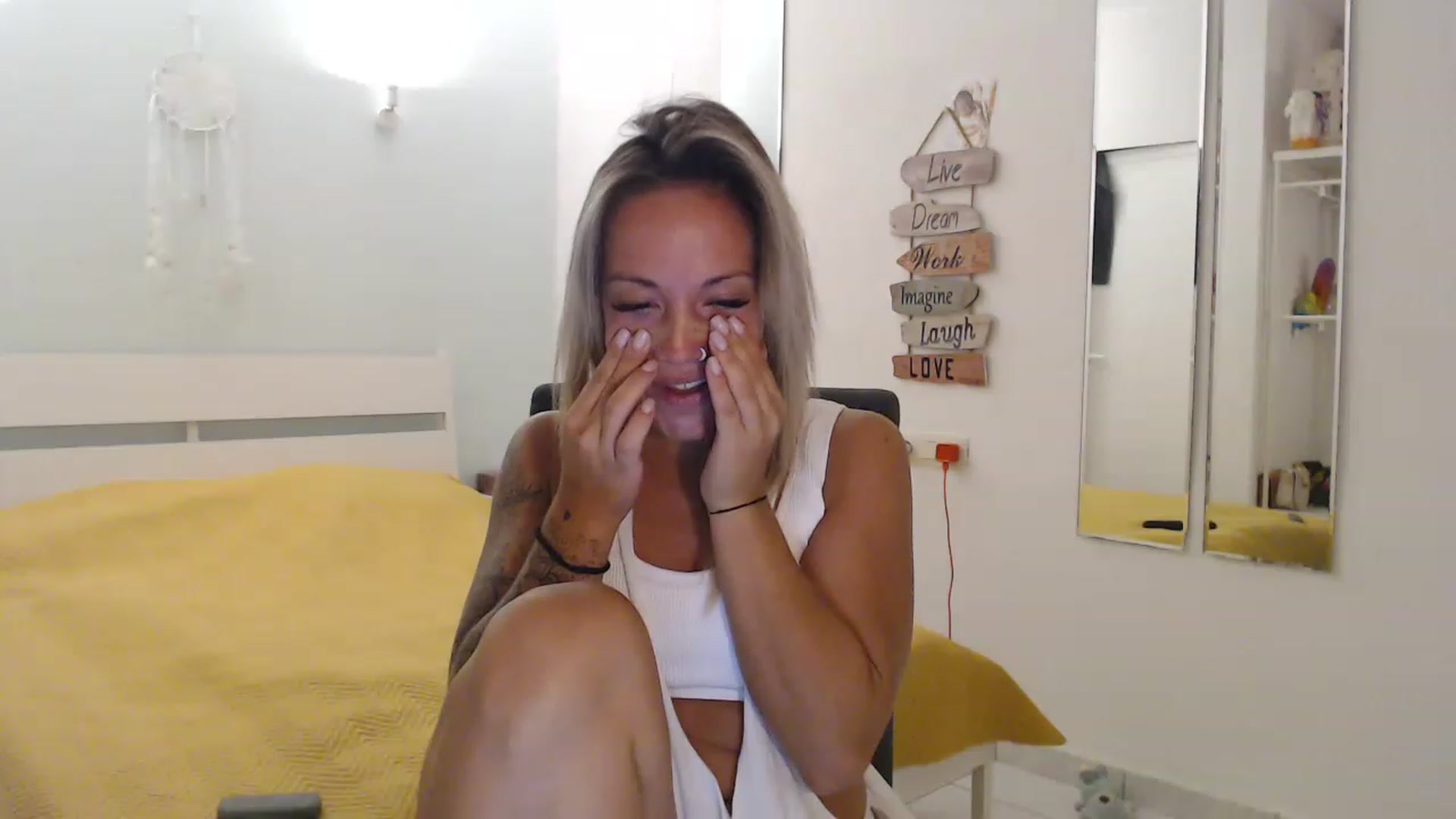 Gallery image thumbnail from Hotangelalli's myfreecams stream on, 08/28/2023, 05:56 image 10 of 20