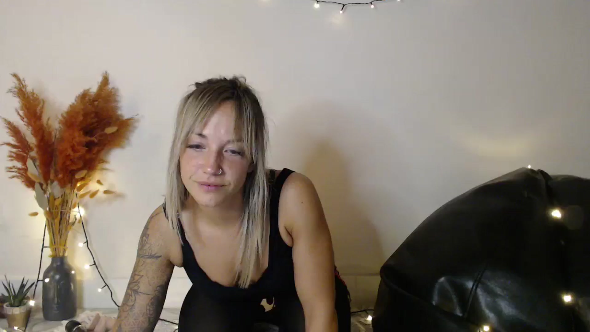 Gallery image thumbnail from Hotangelalli's myfreecams stream on, 01/01/2024, 23:57 image 1 of 20