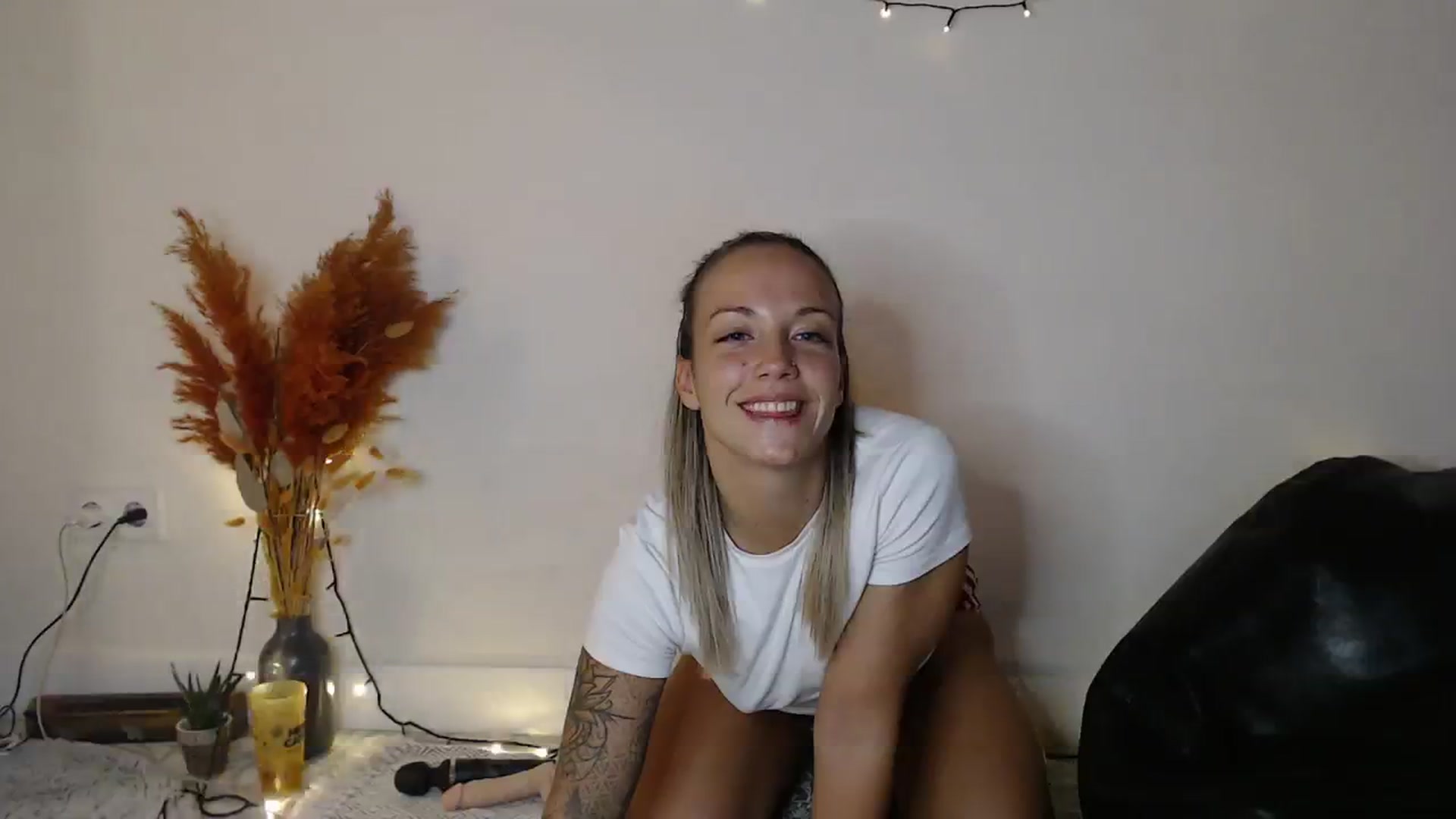 Gallery image thumbnail from Hotangelalli's myfreecams stream on, 01/03/2024, 23:59 image 9 of 20