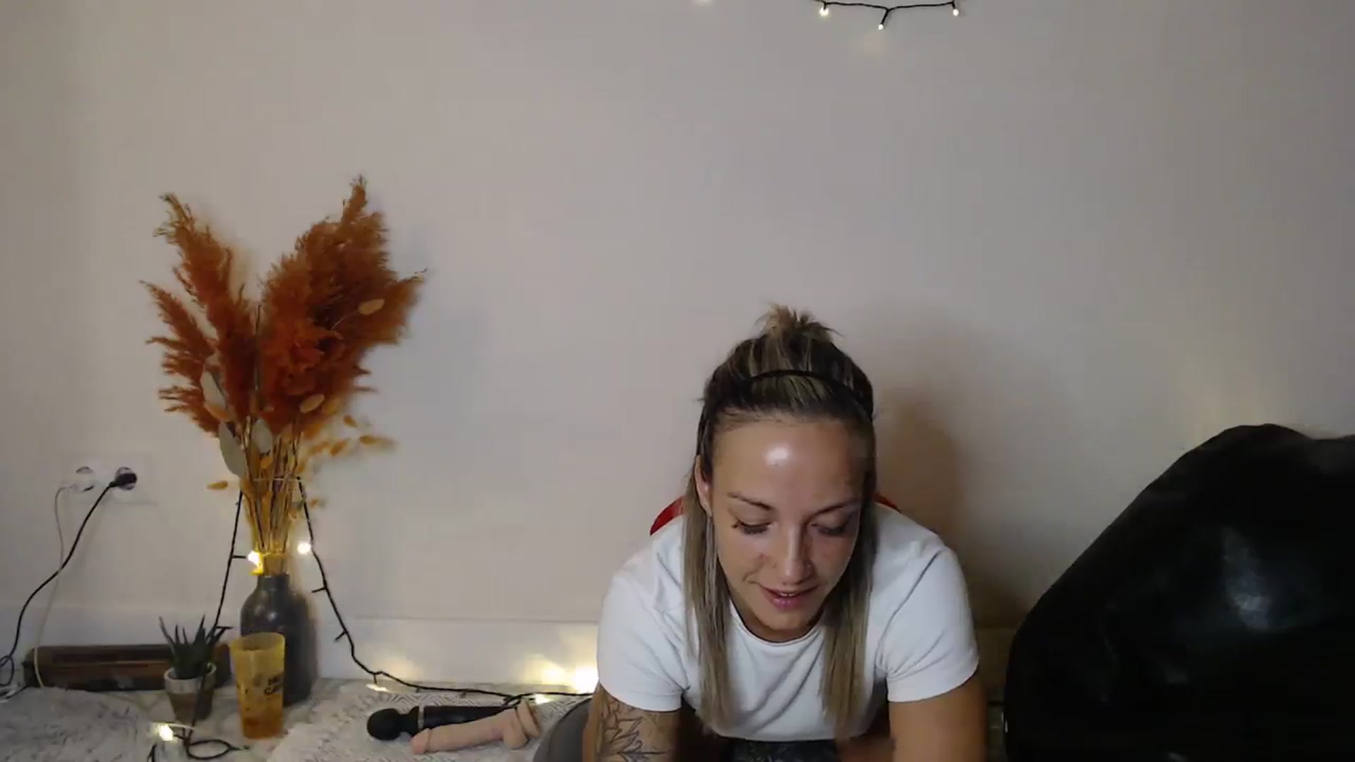 Gallery image thumbnail from Hotangelalli's myfreecams stream on, 01/03/2024, 23:59 image 11 of 20