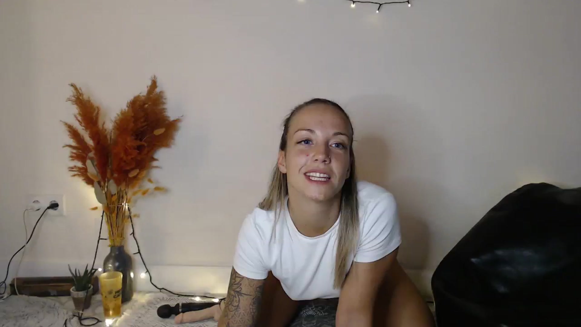 Gallery image thumbnail from Hotangelalli's myfreecams stream on, 01/03/2024, 23:59 image 14 of 20