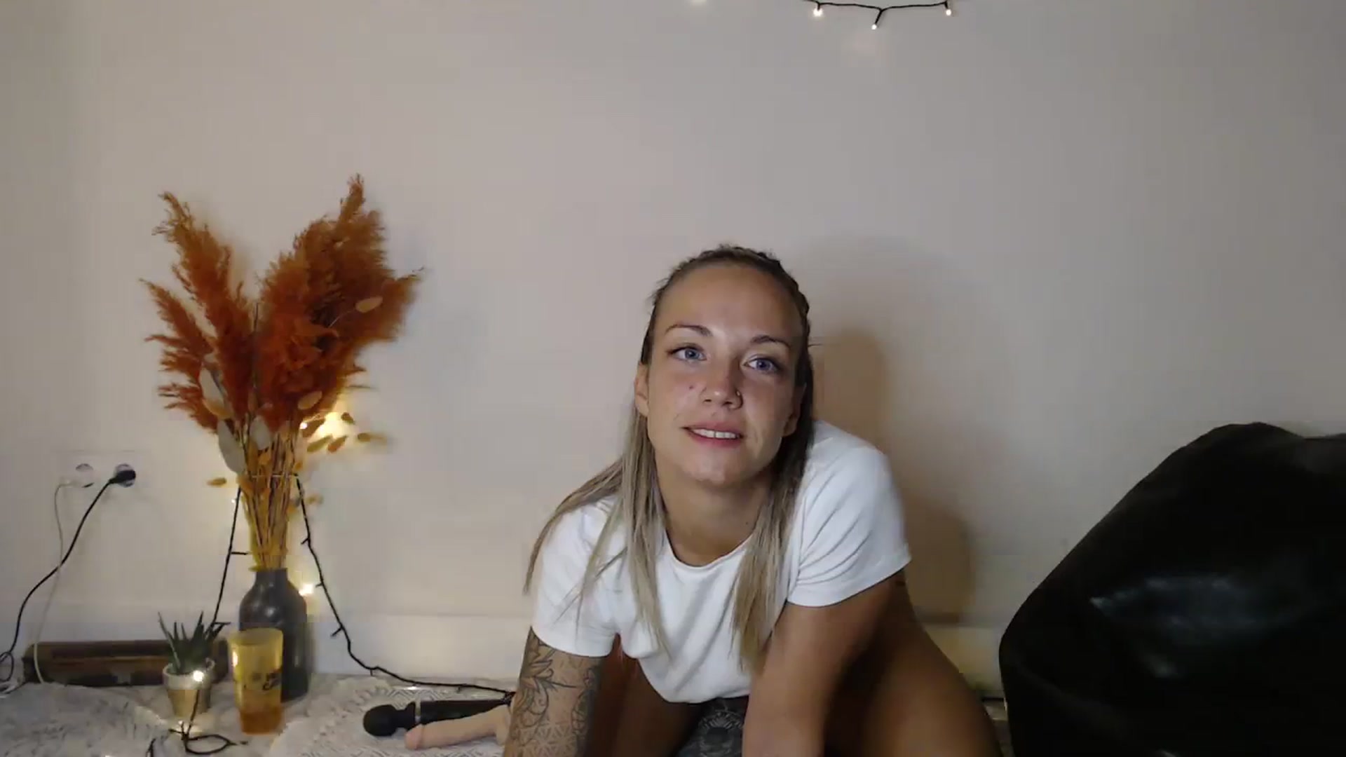 Gallery image thumbnail from Hotangelalli's myfreecams stream on, 01/03/2024, 23:59 image 15 of 20